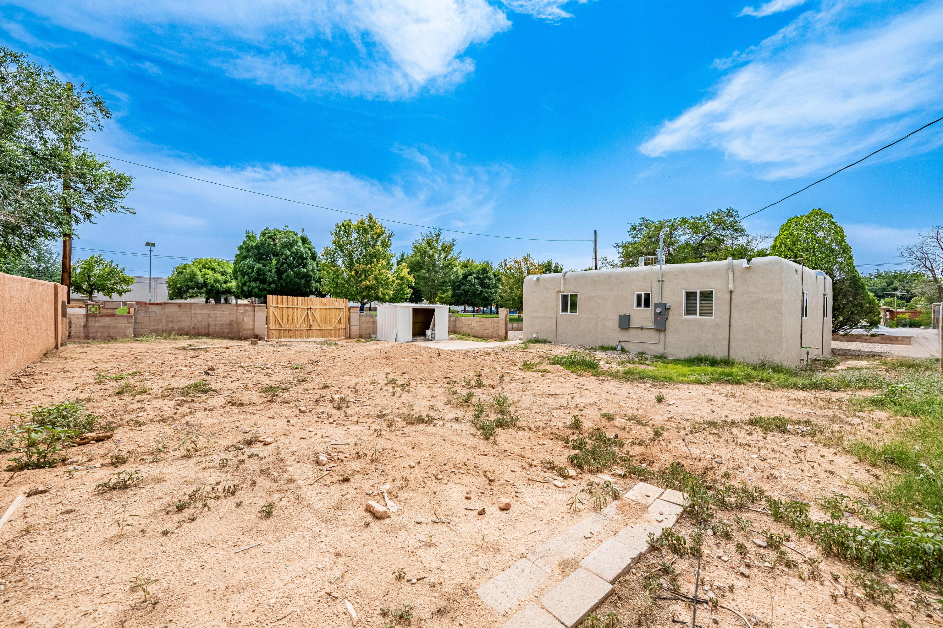 2700 Solano Drive NE