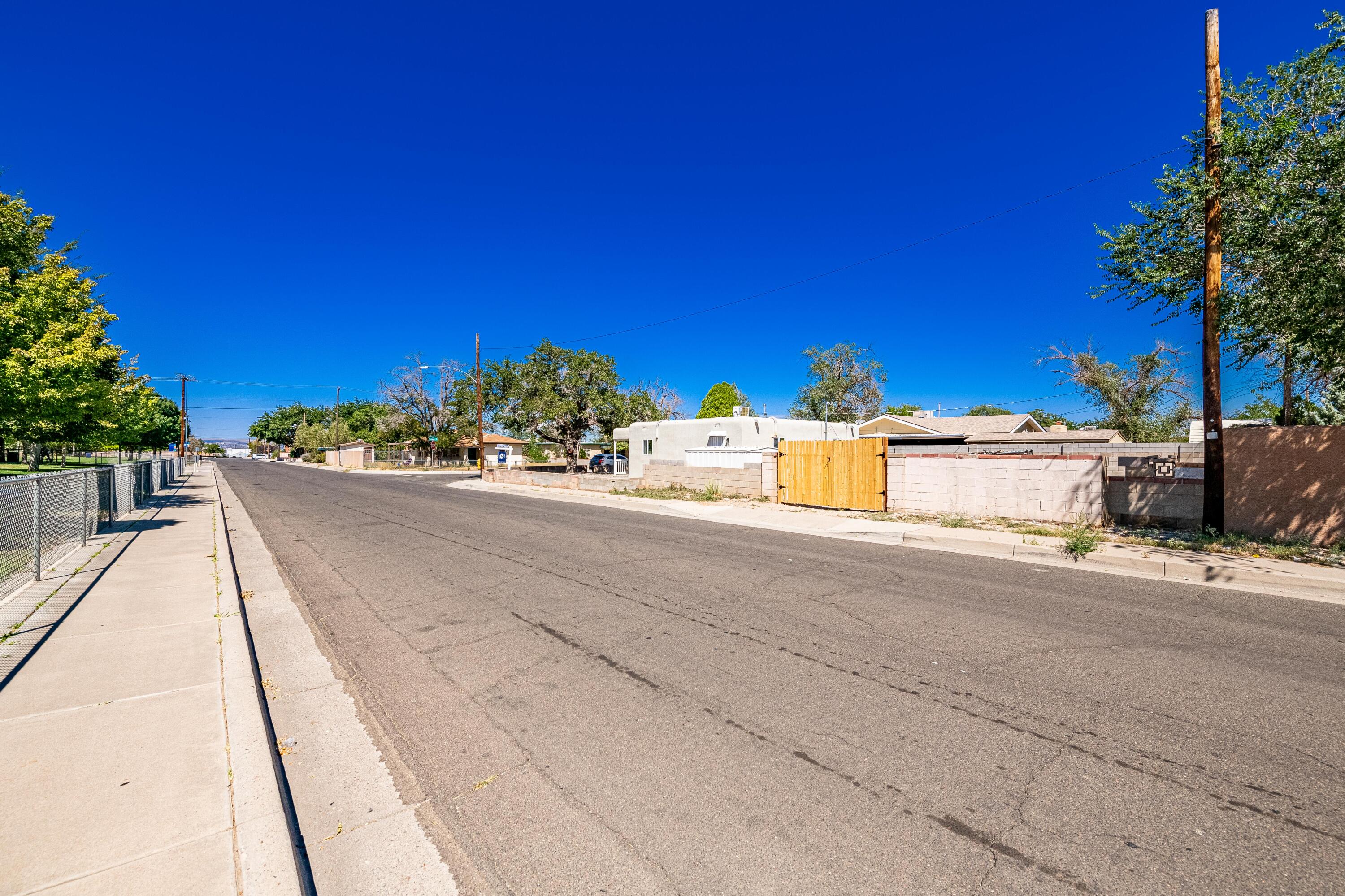 2700 Solano Drive NE