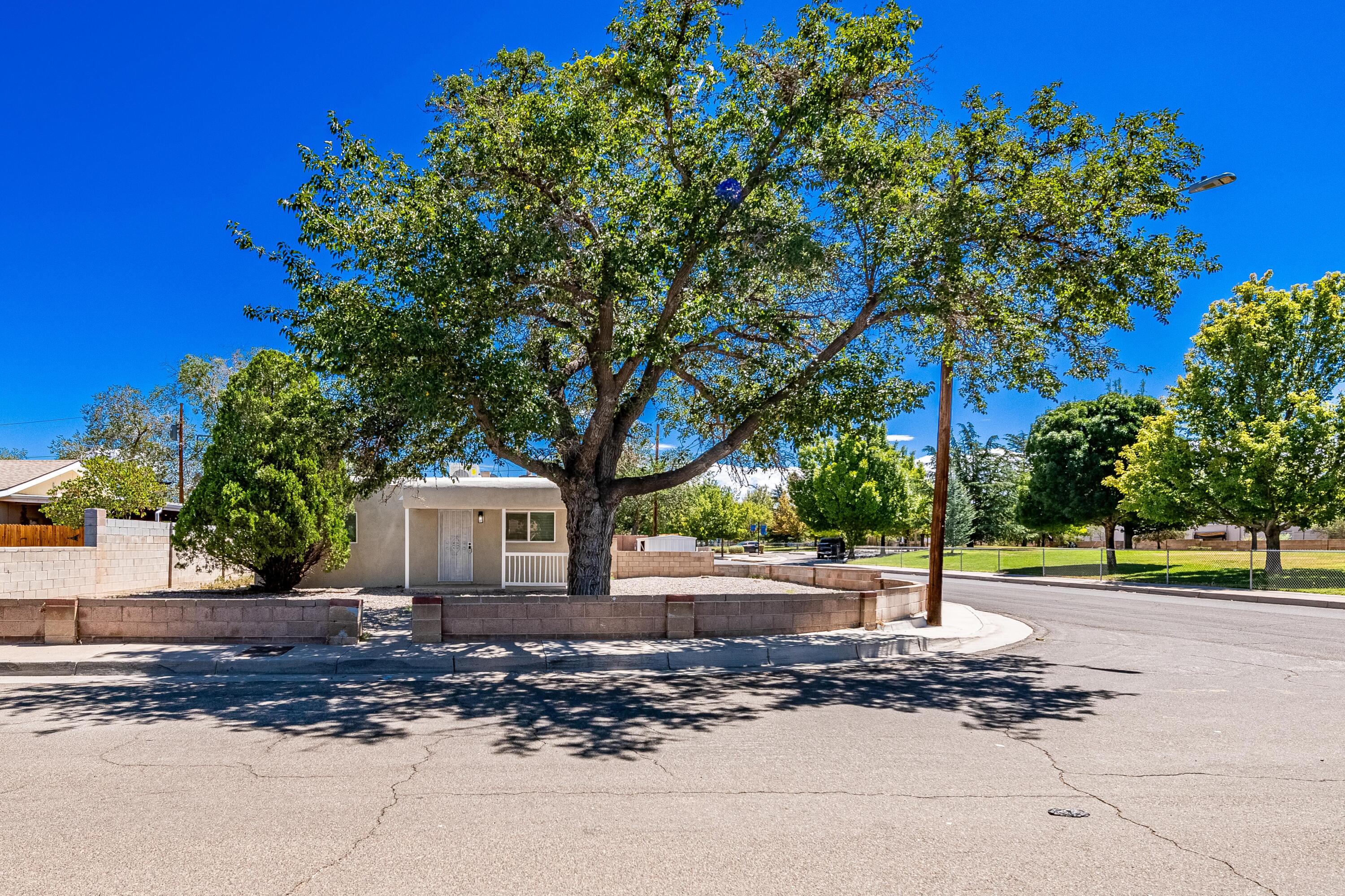 2700 Solano Drive NE