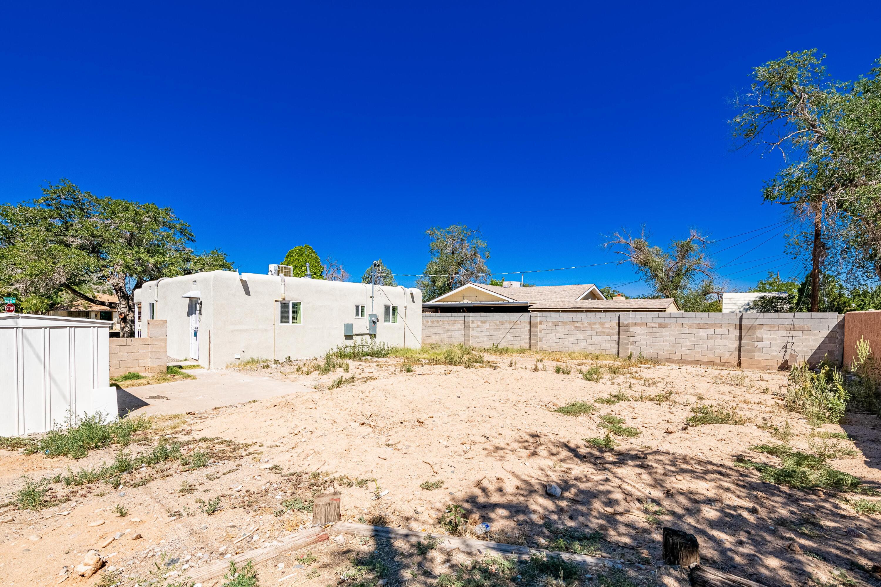 2700 Solano Drive NE