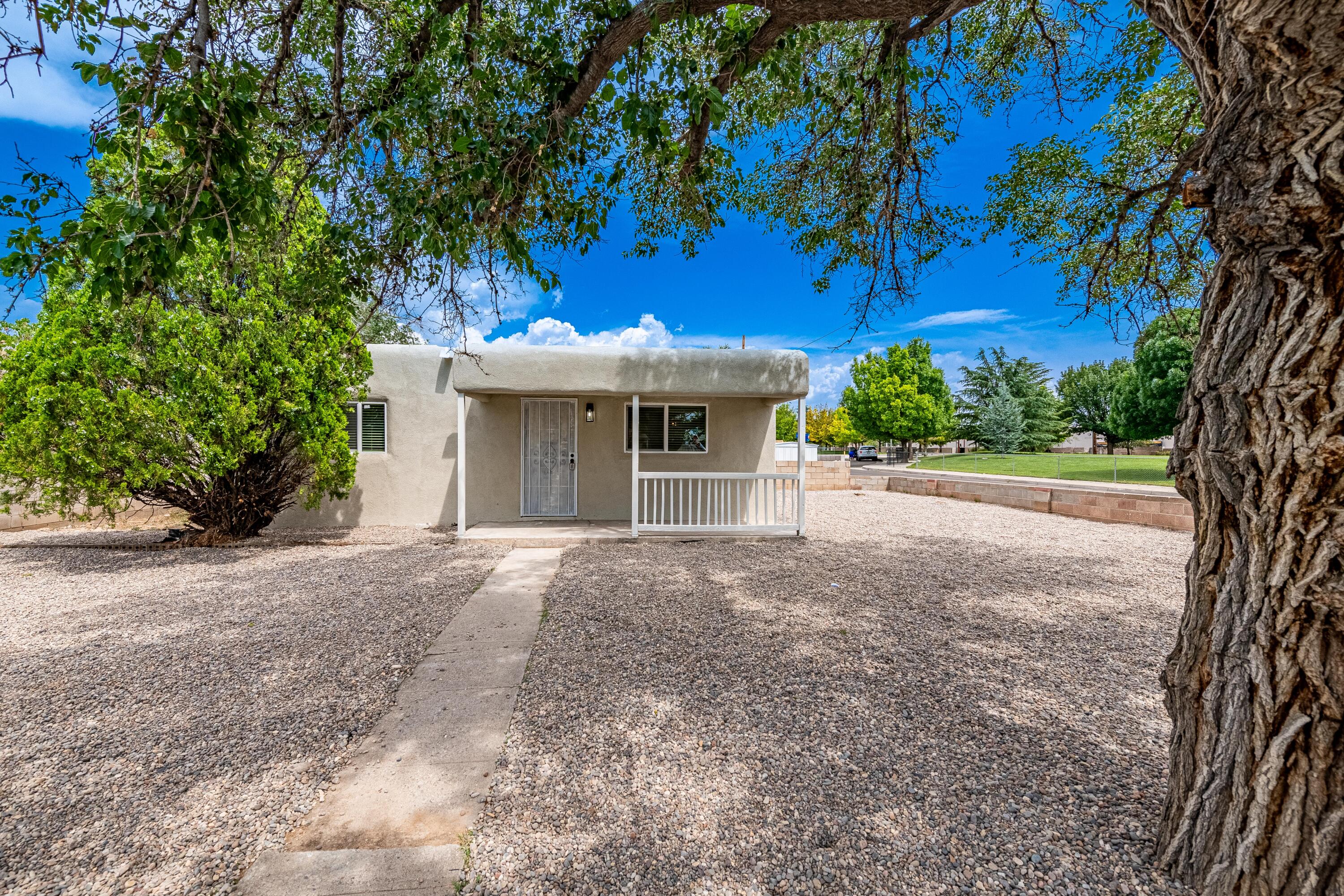 2700 Solano Drive NE