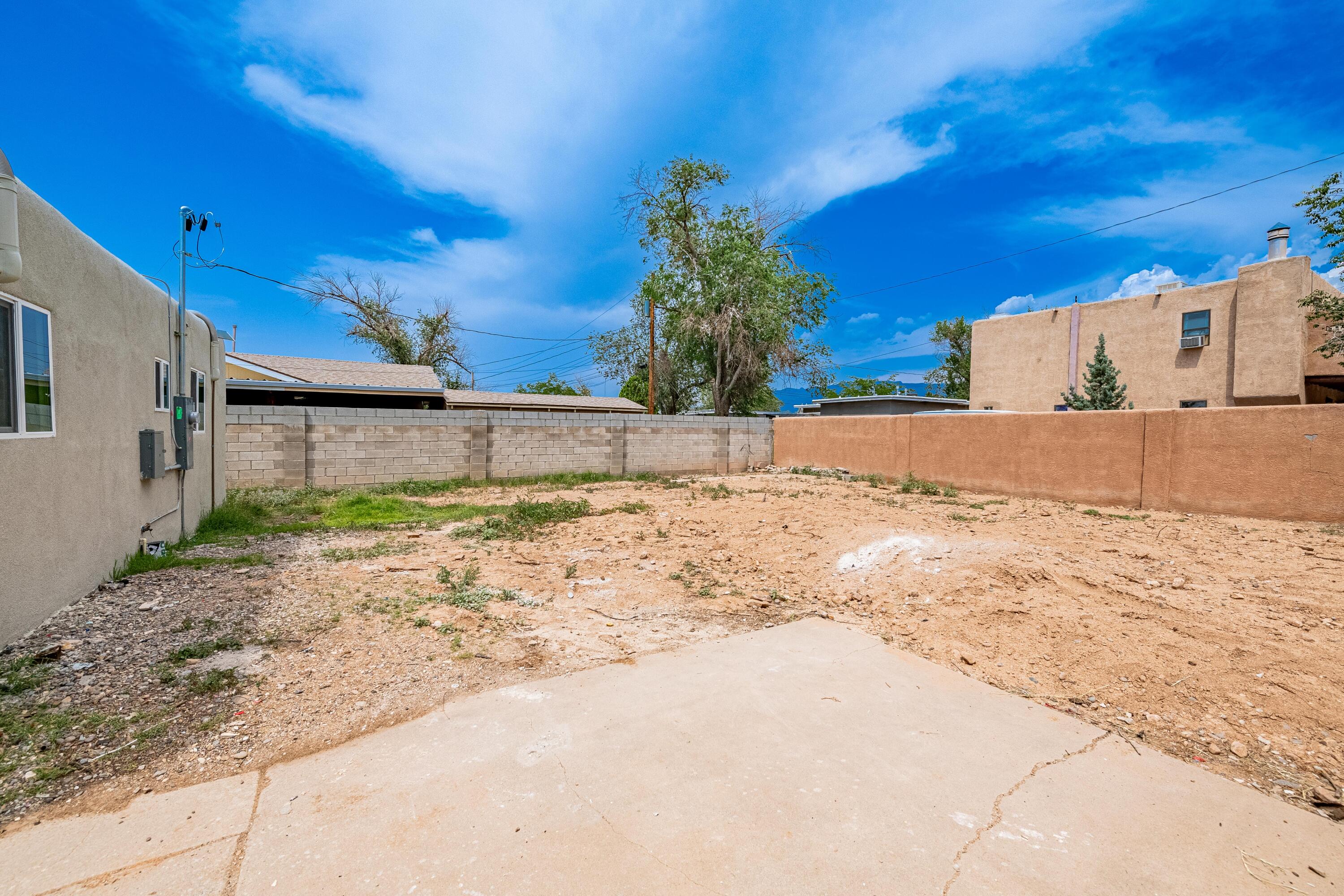 2700 Solano Drive NE