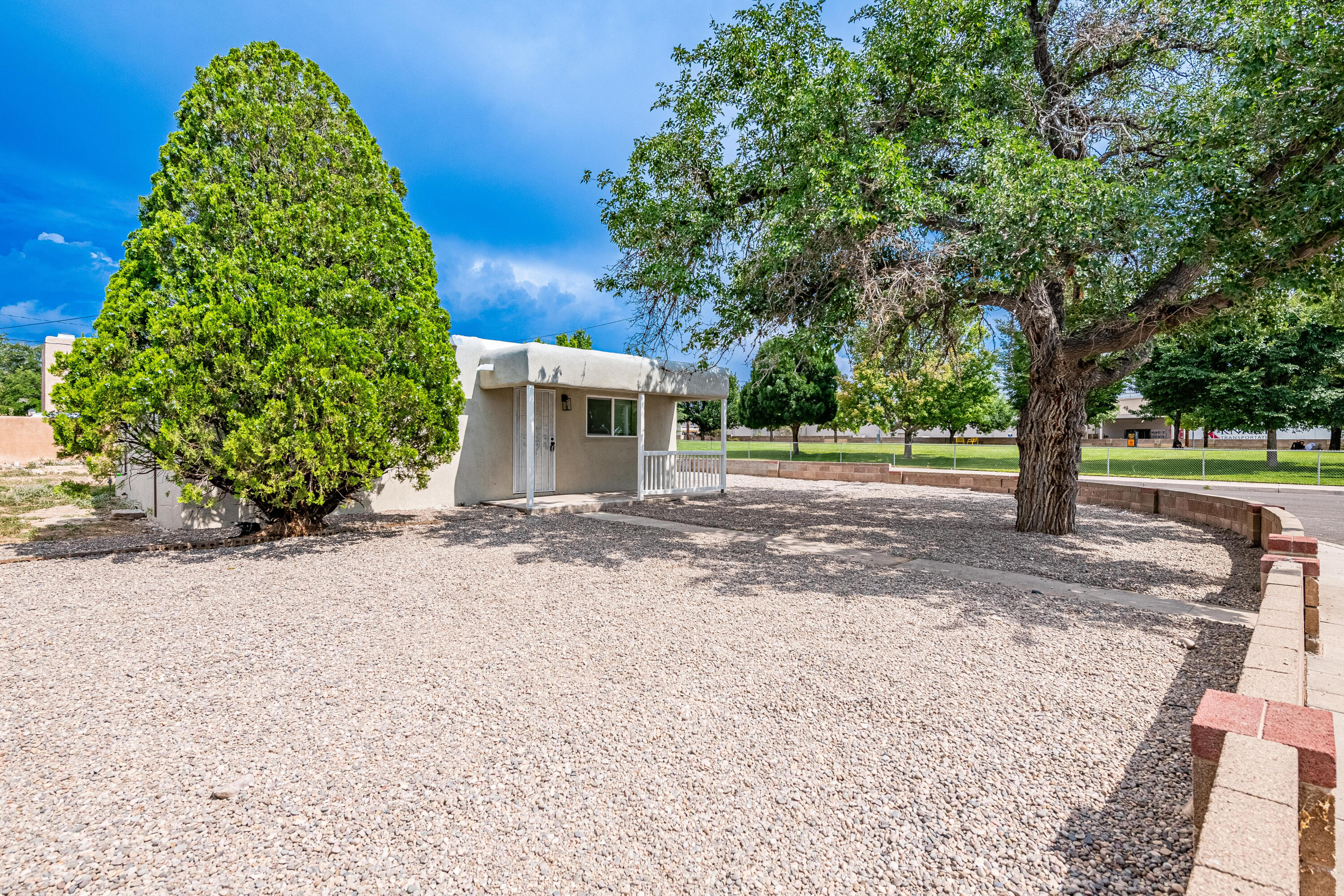 2700 Solano Drive NE