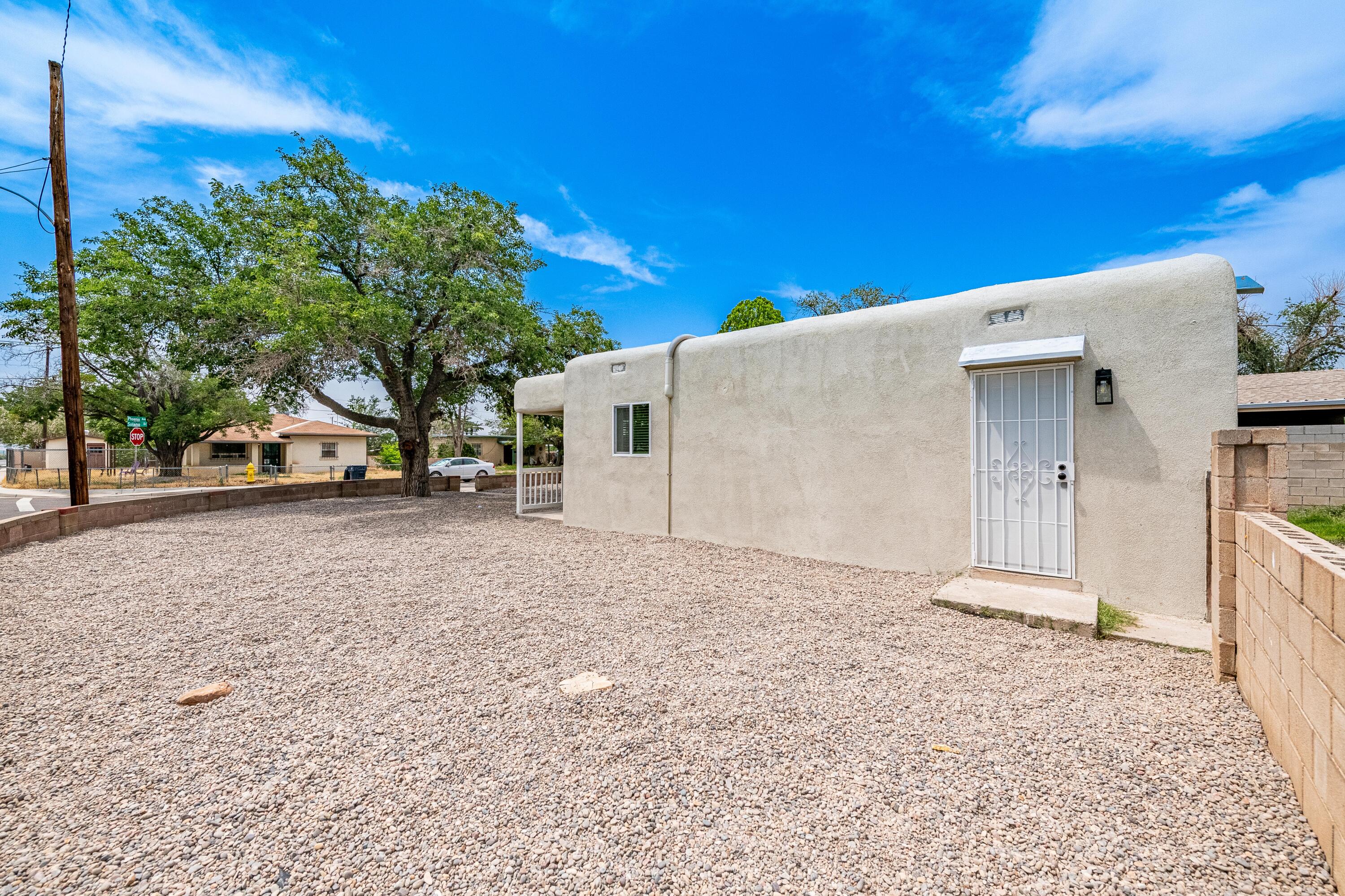 2700 Solano Drive NE