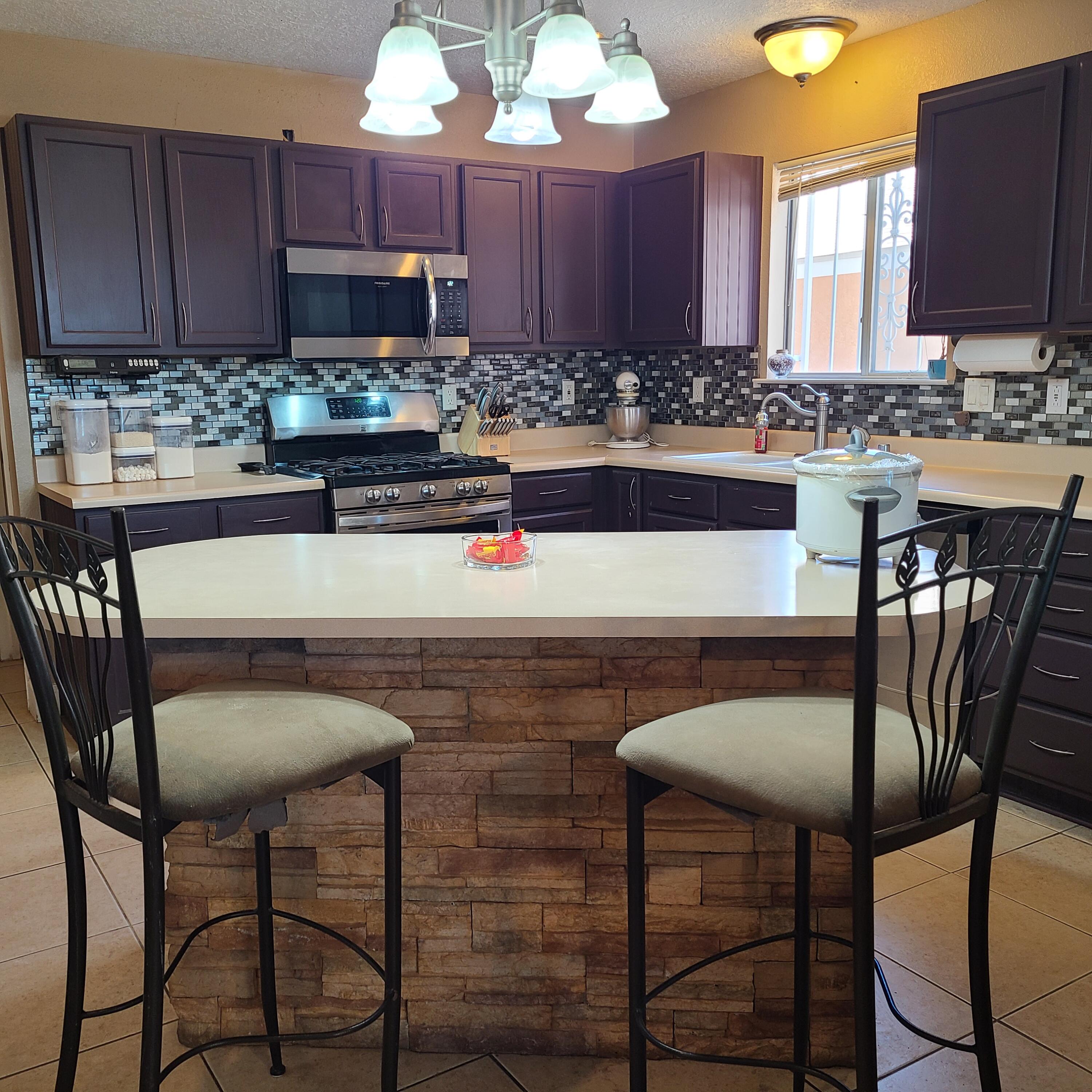 9028 EIFFEL Avenue SW