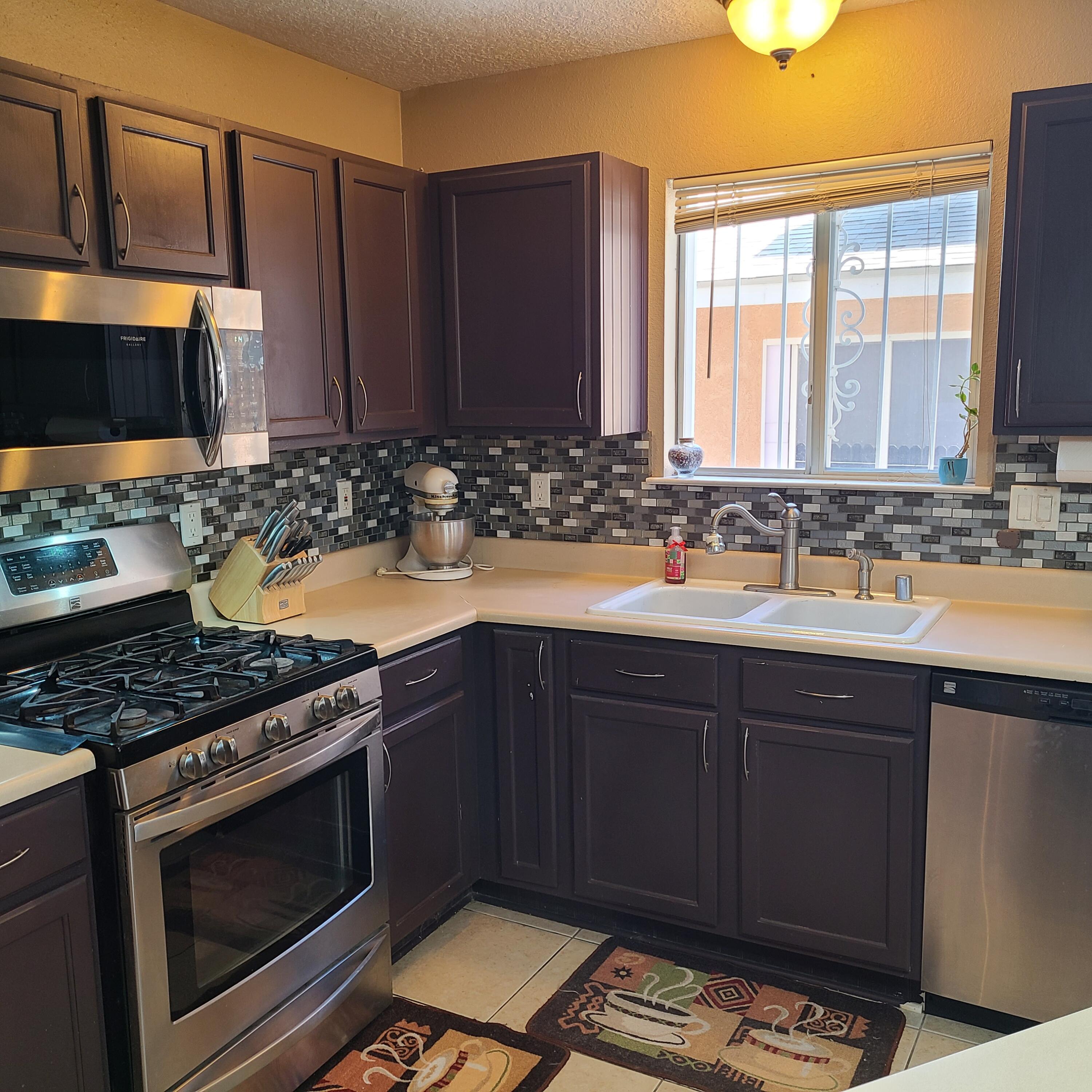 9028 EIFFEL Avenue SW