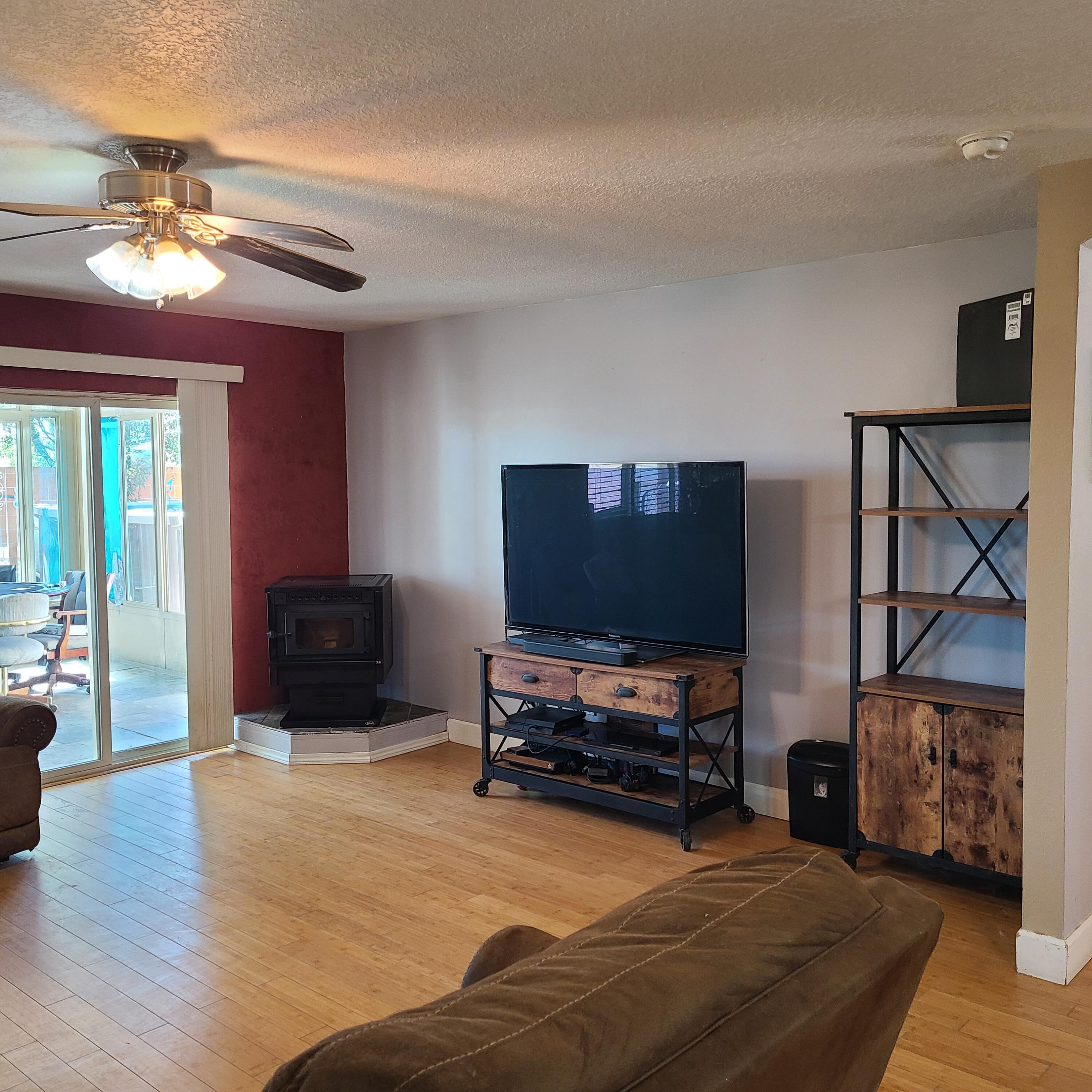 9028 EIFFEL Avenue SW