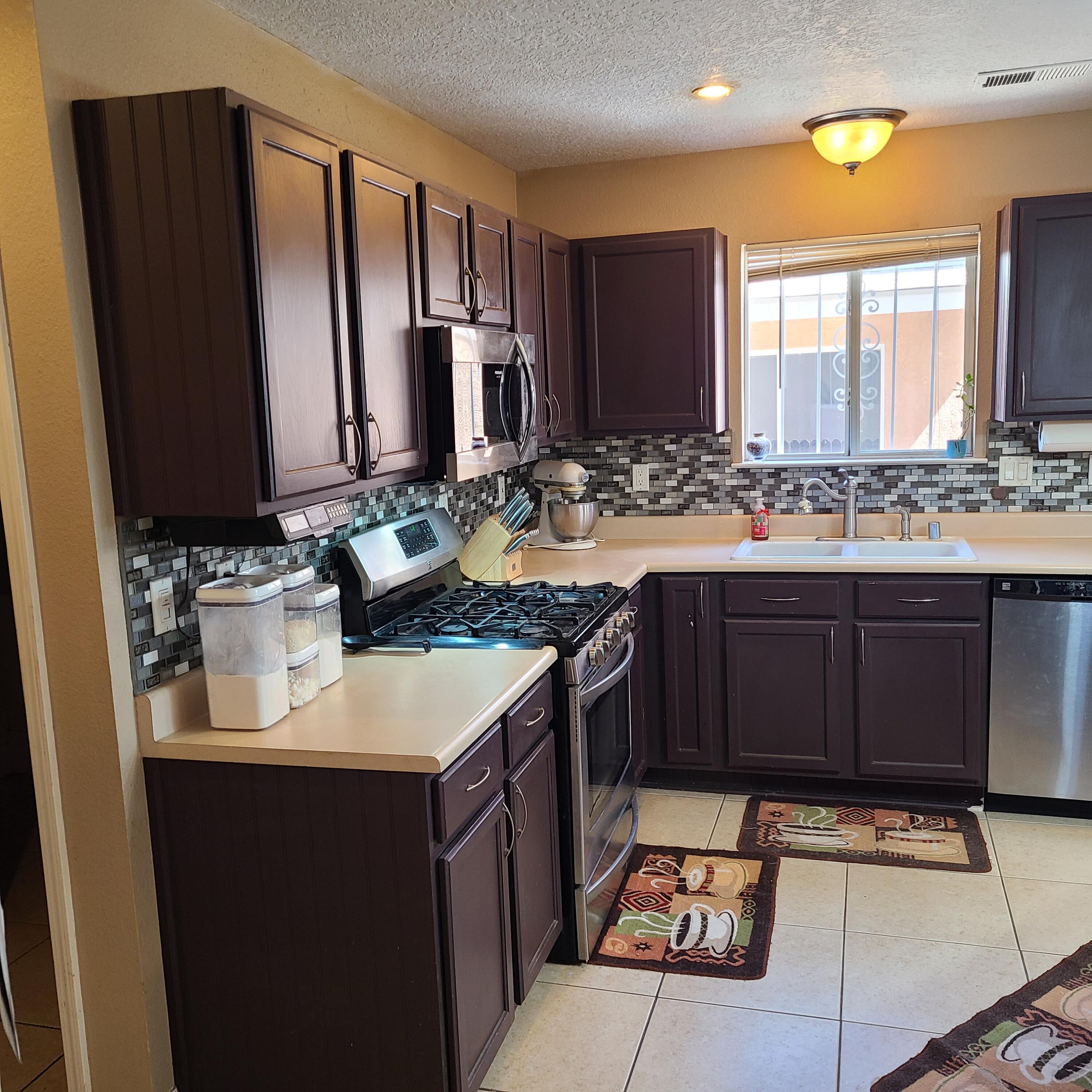 9028 EIFFEL Avenue SW