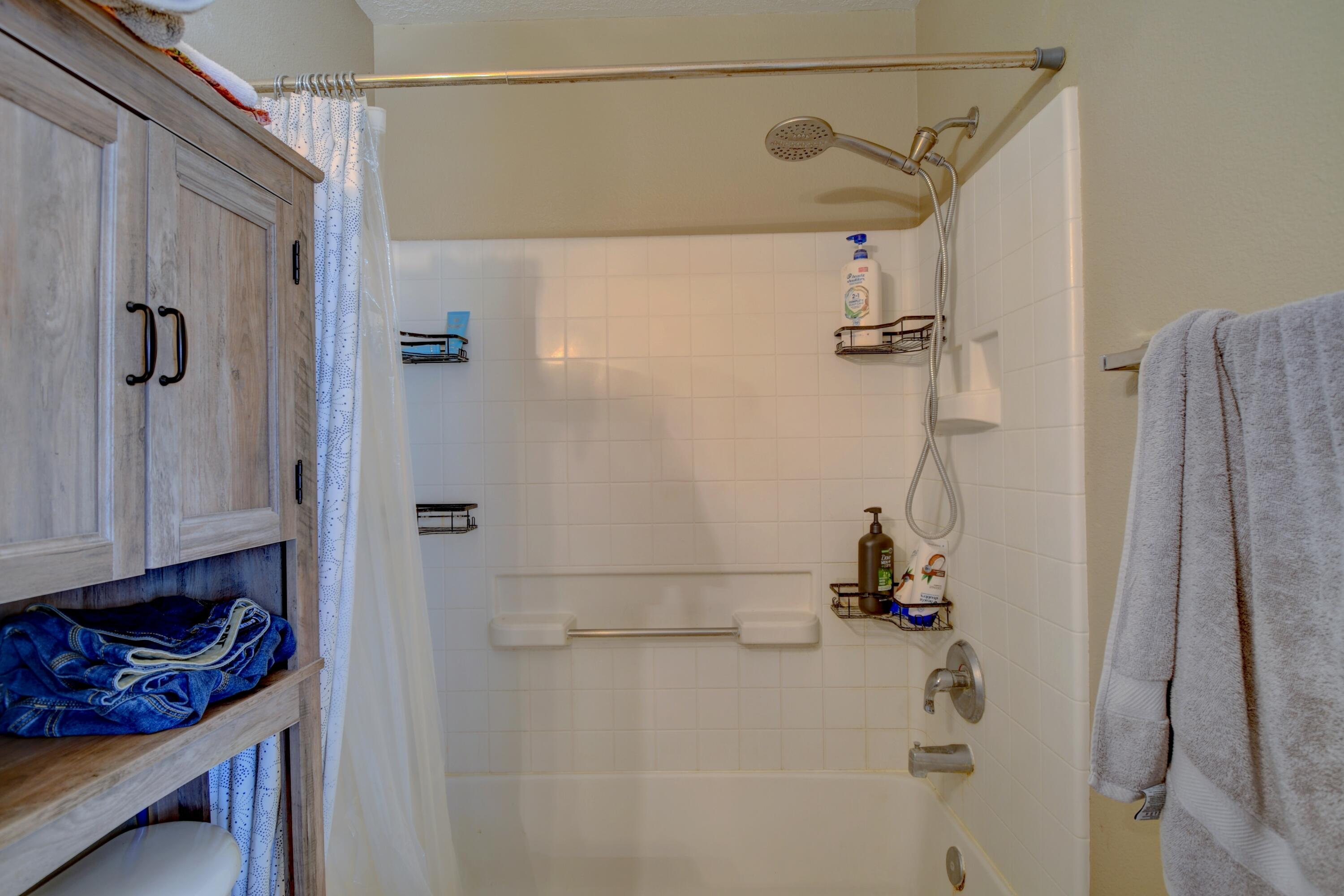 5819 NIGHT SHADOW Avenue NW