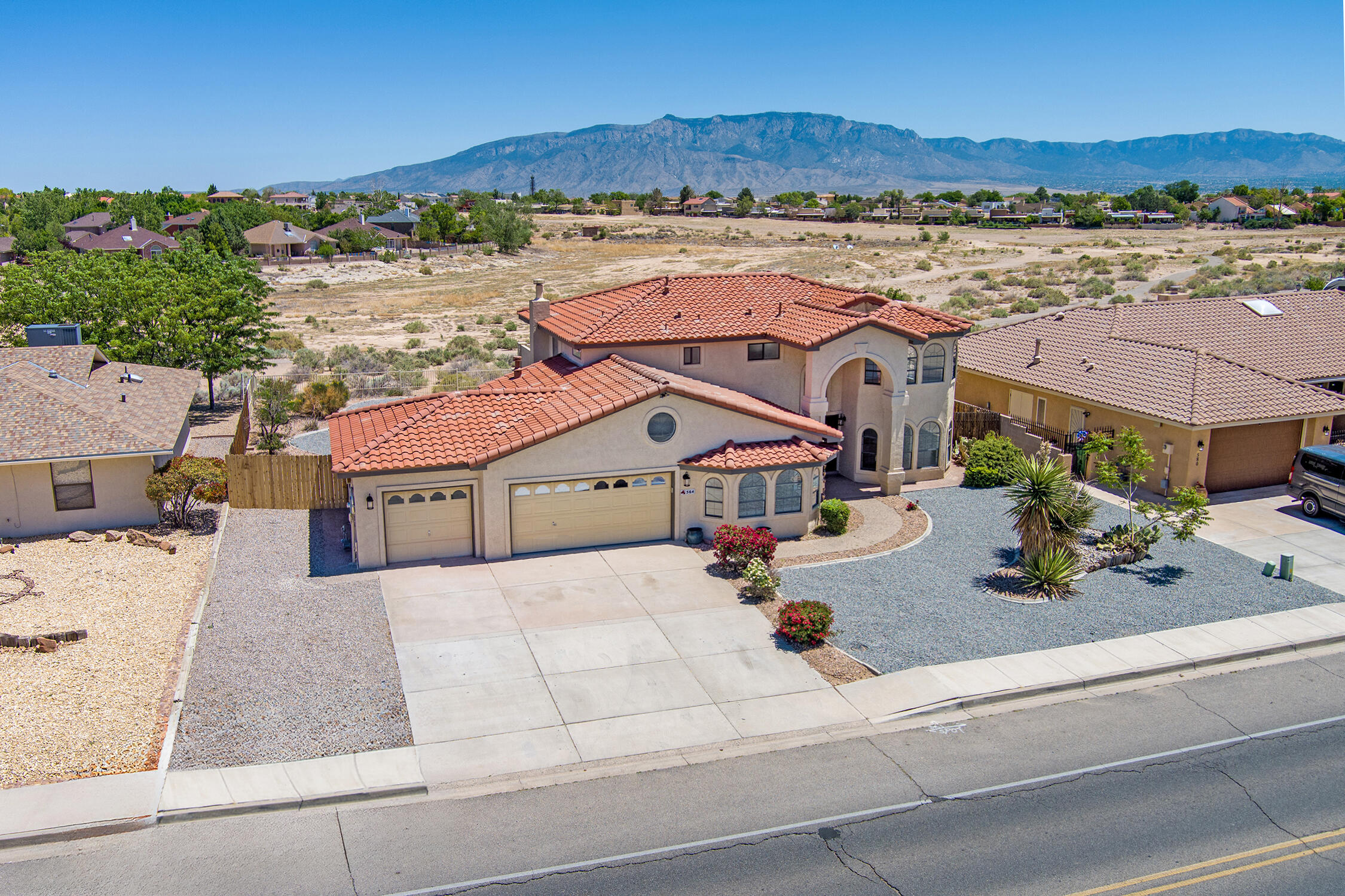 564 NICKLAUS Drive SE