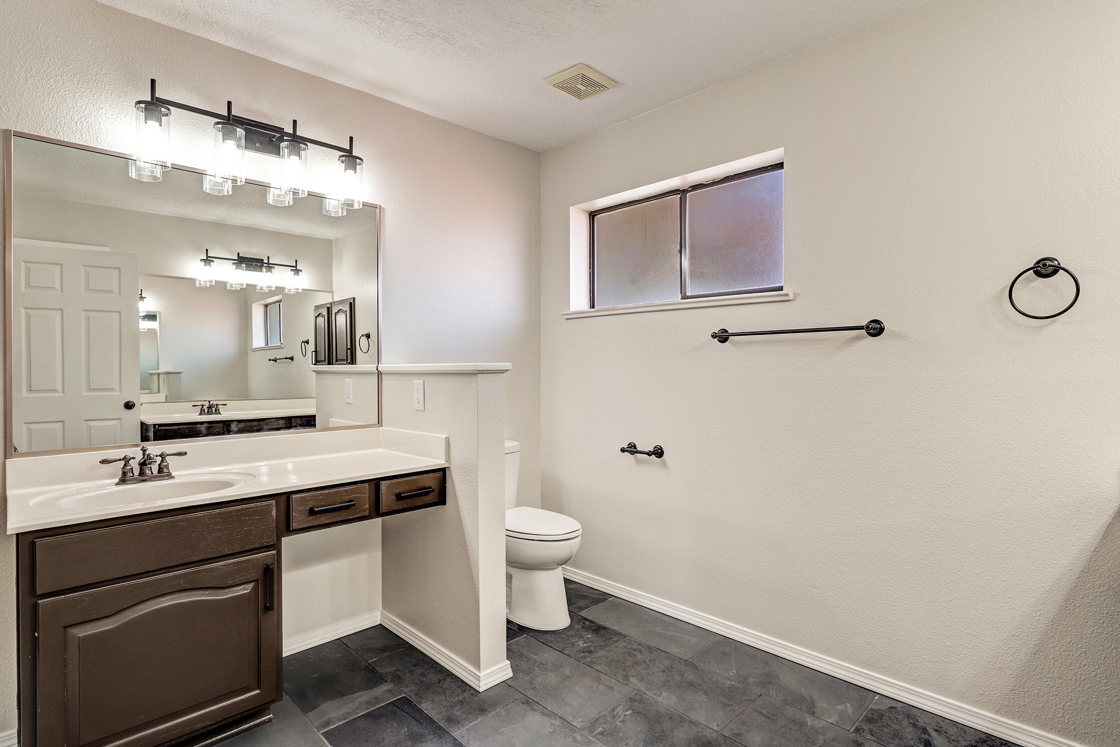 564 NICKLAUS Drive SE