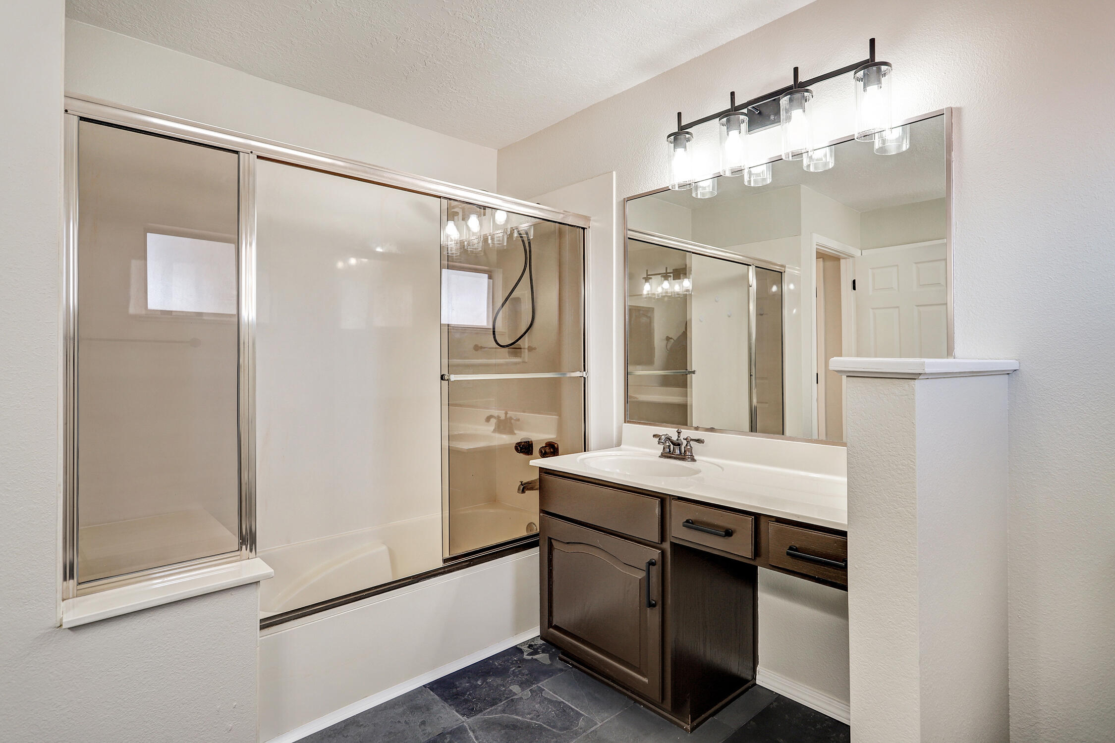 564 NICKLAUS Drive SE