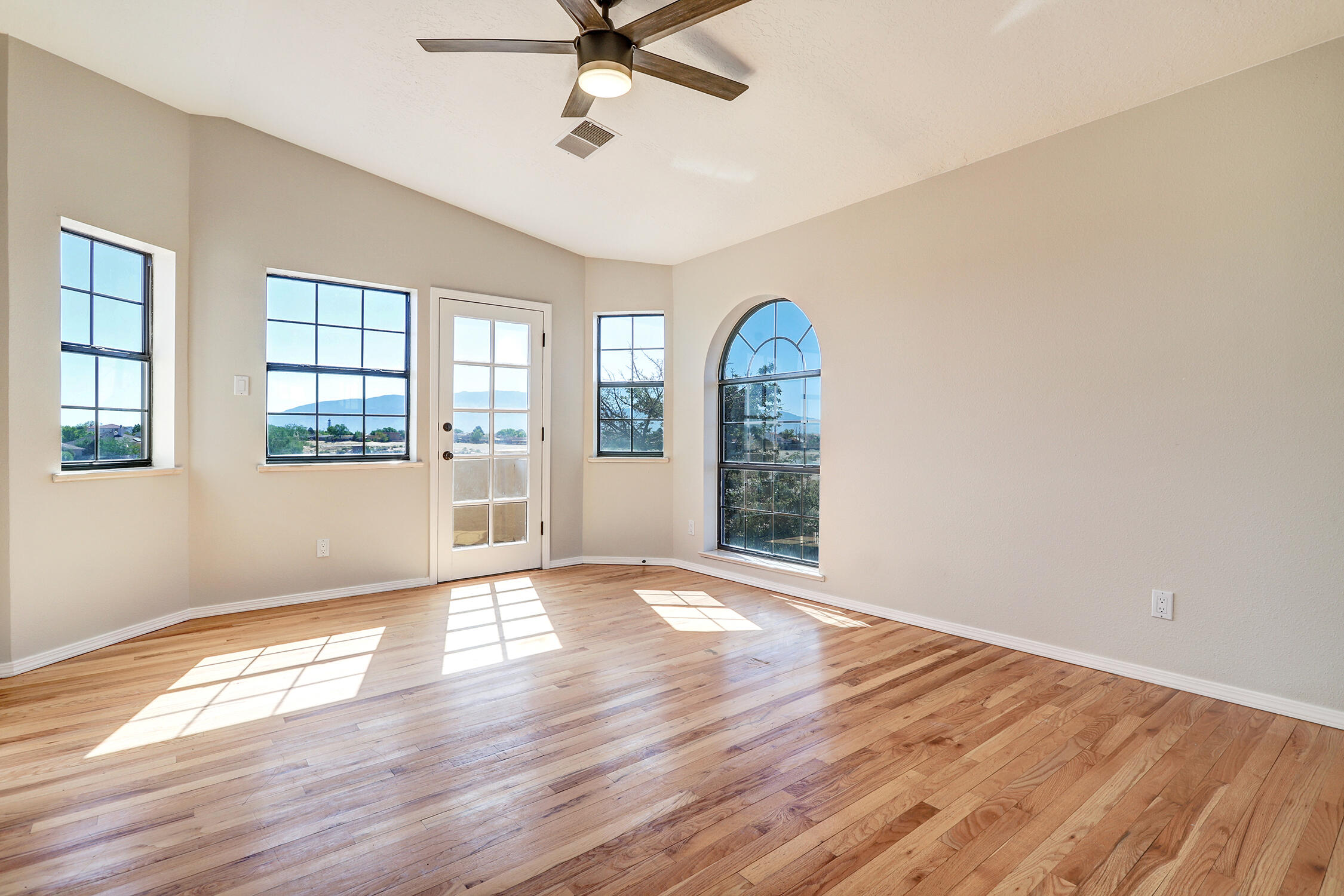 564 NICKLAUS Drive SE