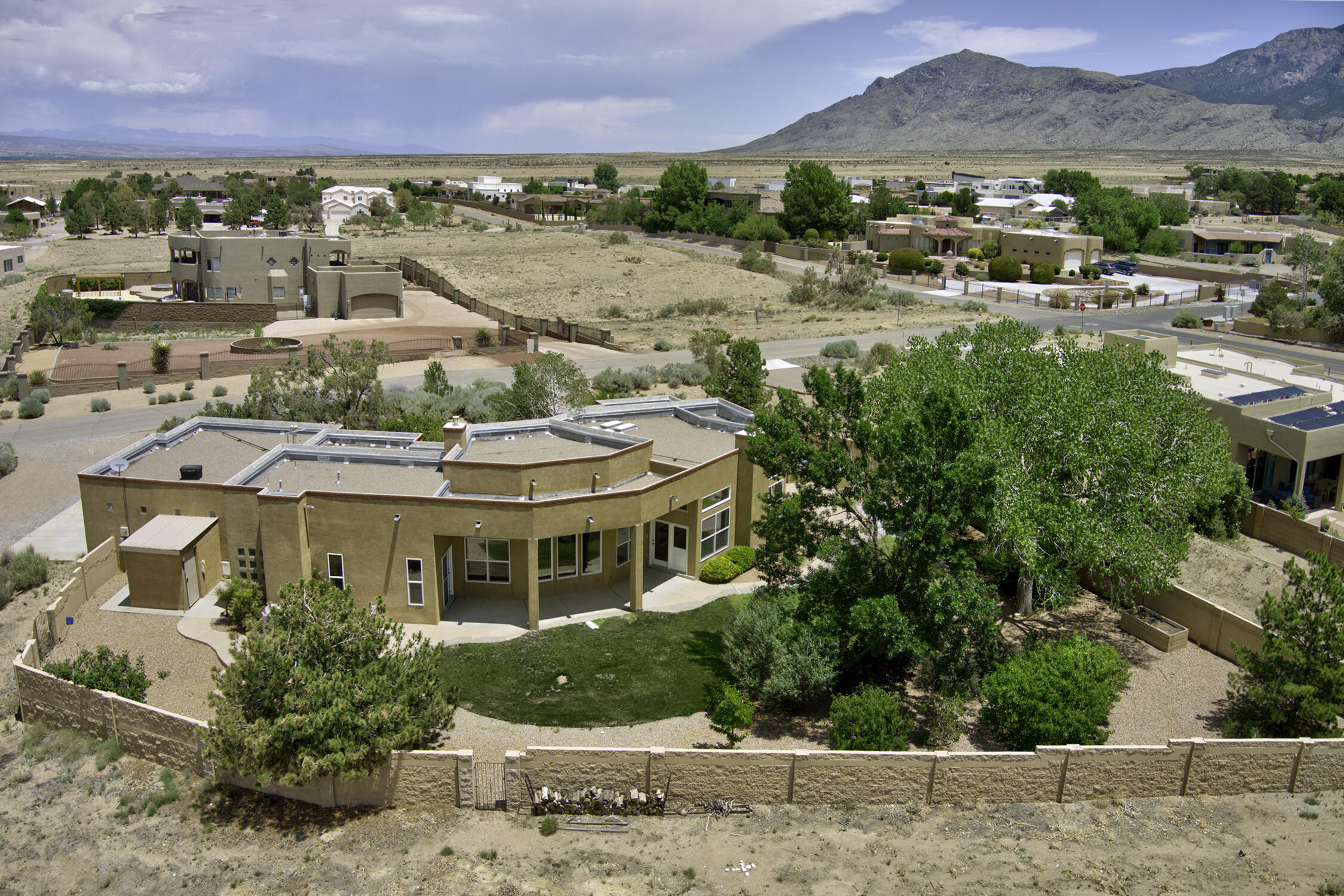 8300 SAN DIEGO Avenue NE