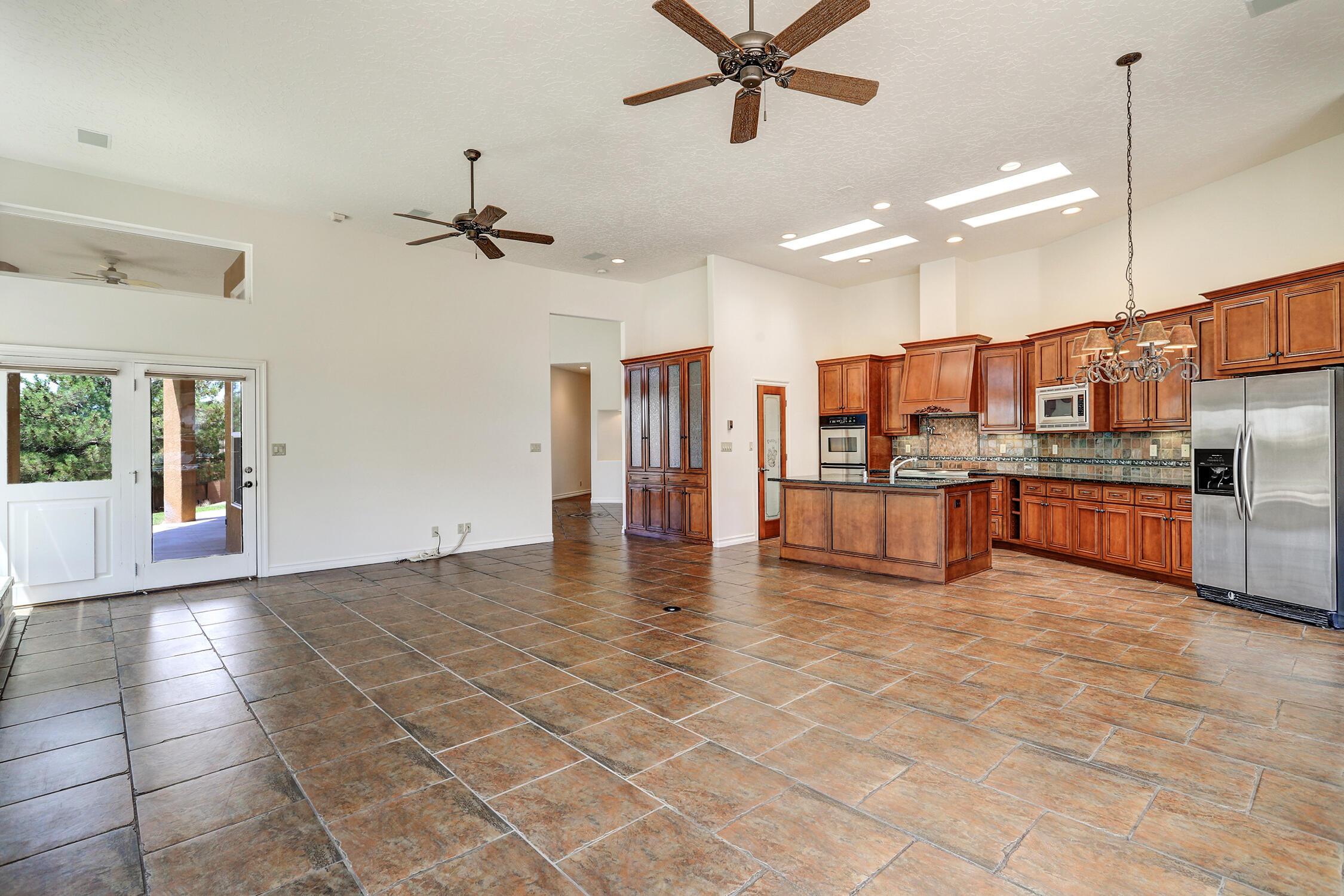 8300 SAN DIEGO Avenue NE