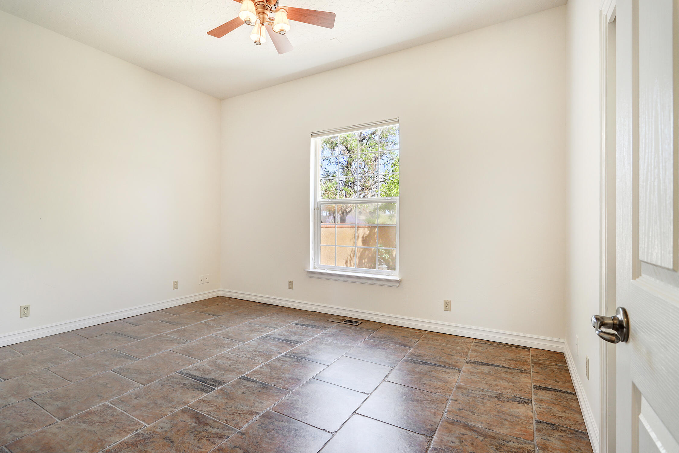 8300 SAN DIEGO Avenue NE