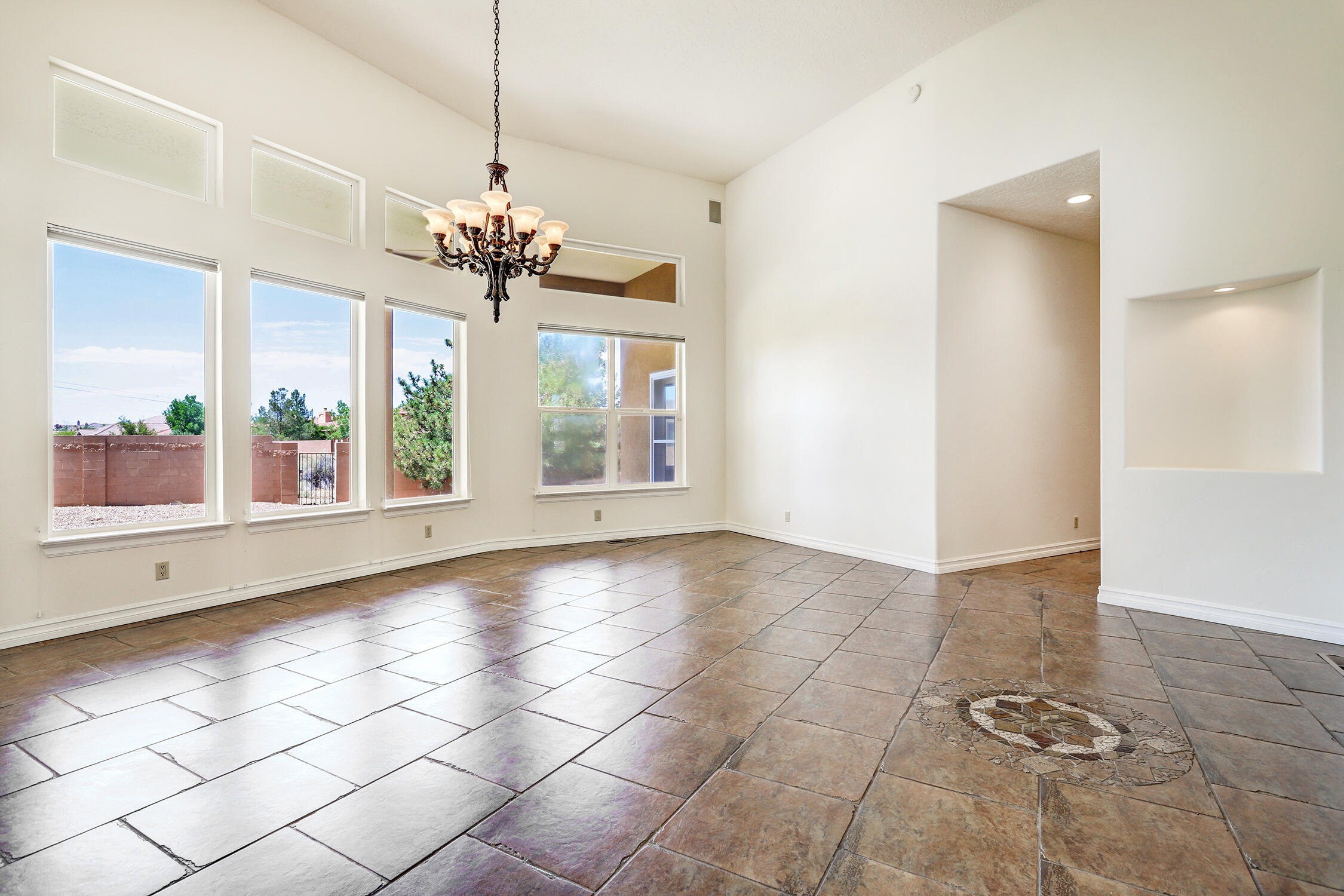 8300 SAN DIEGO Avenue NE