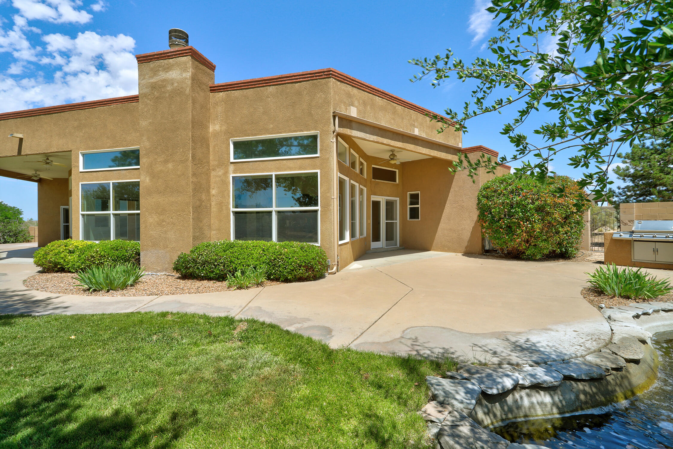 8300 SAN DIEGO Avenue NE