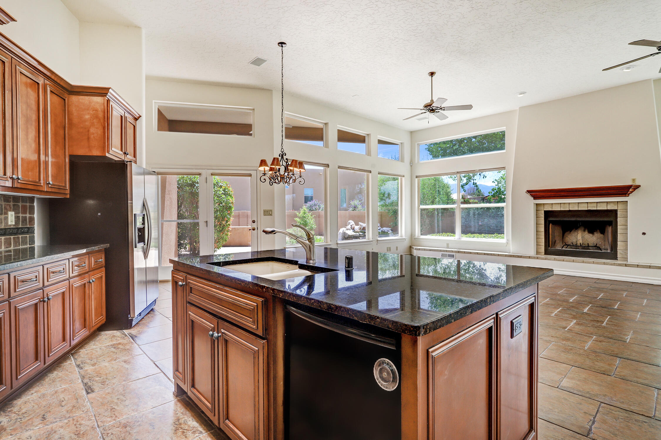 8300 SAN DIEGO Avenue NE