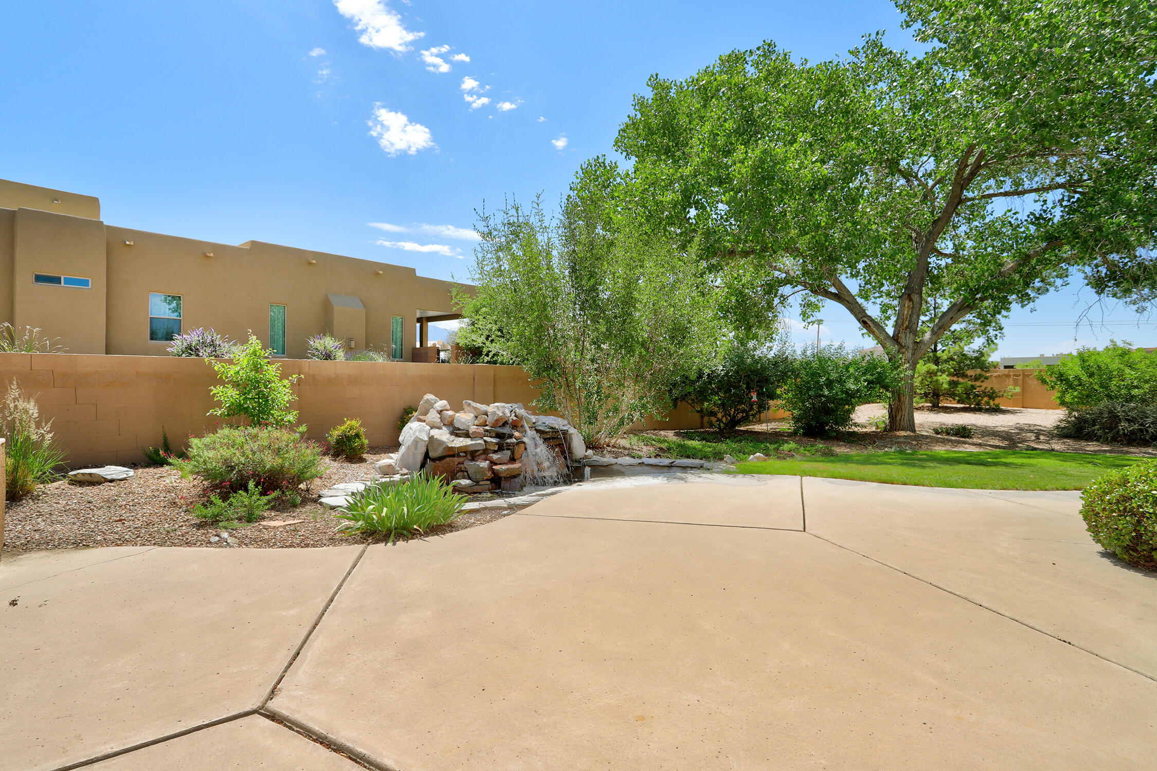 8300 SAN DIEGO Avenue NE