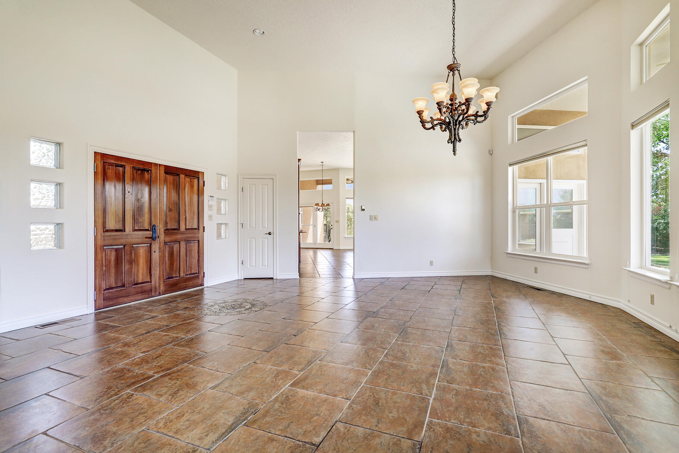 8300 SAN DIEGO Avenue NE