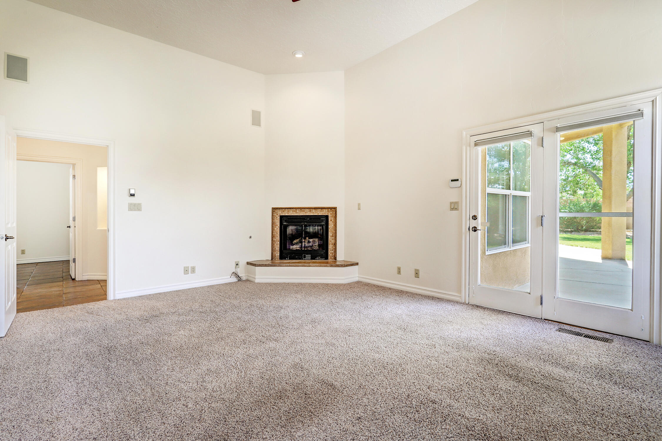 8300 SAN DIEGO Avenue NE