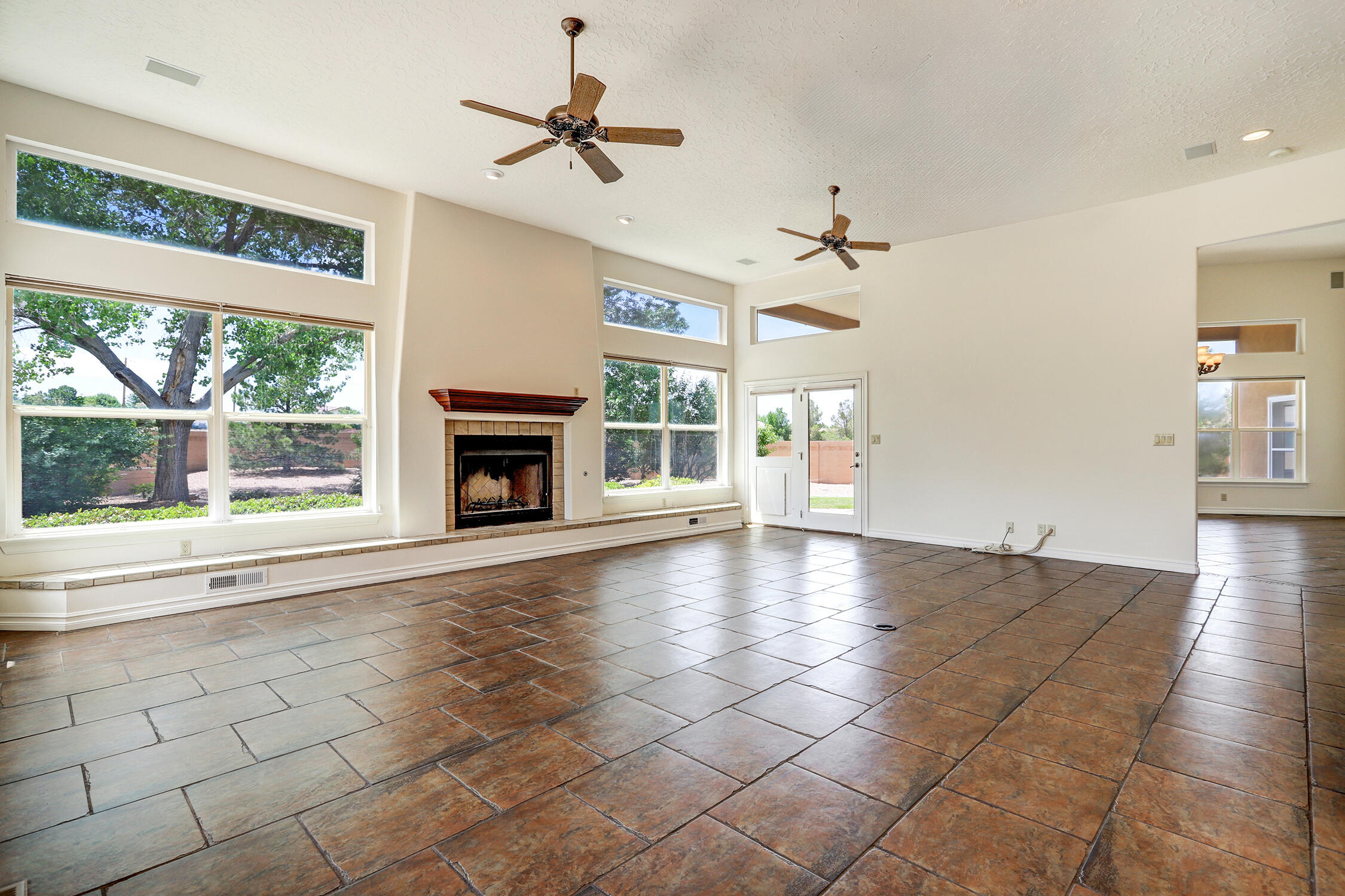 8300 SAN DIEGO Avenue NE