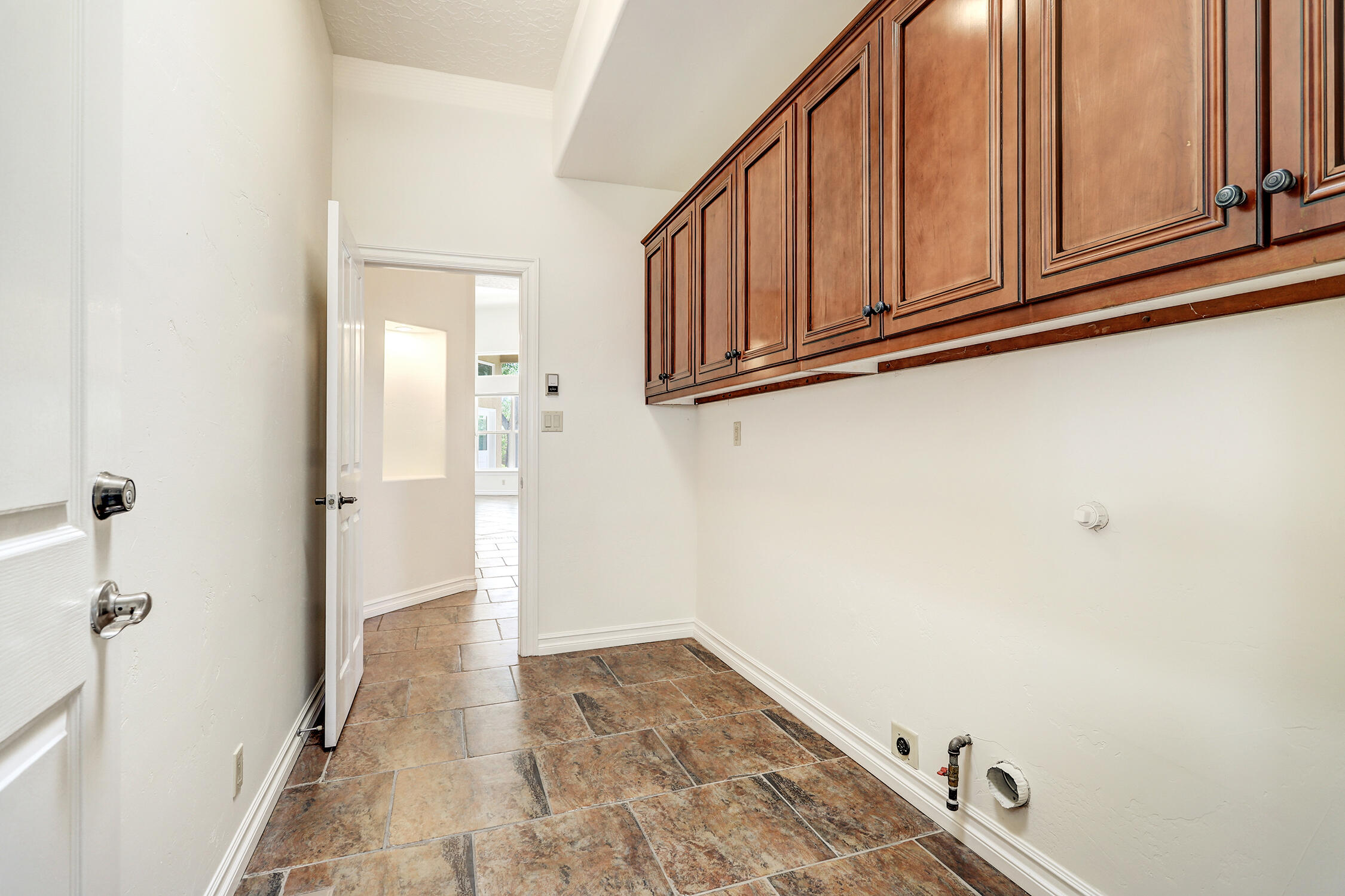 8300 SAN DIEGO Avenue NE