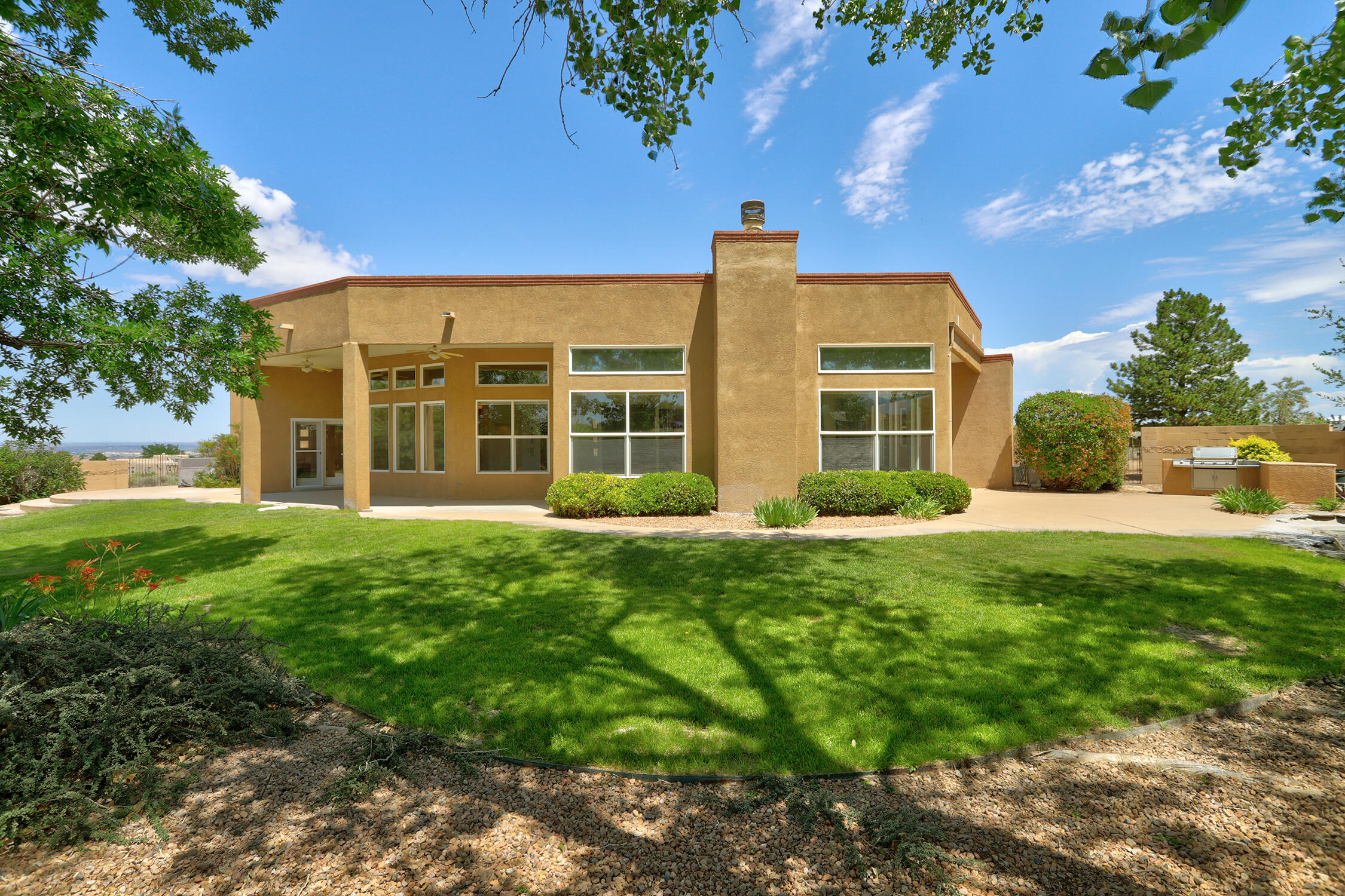 8300 SAN DIEGO Avenue NE