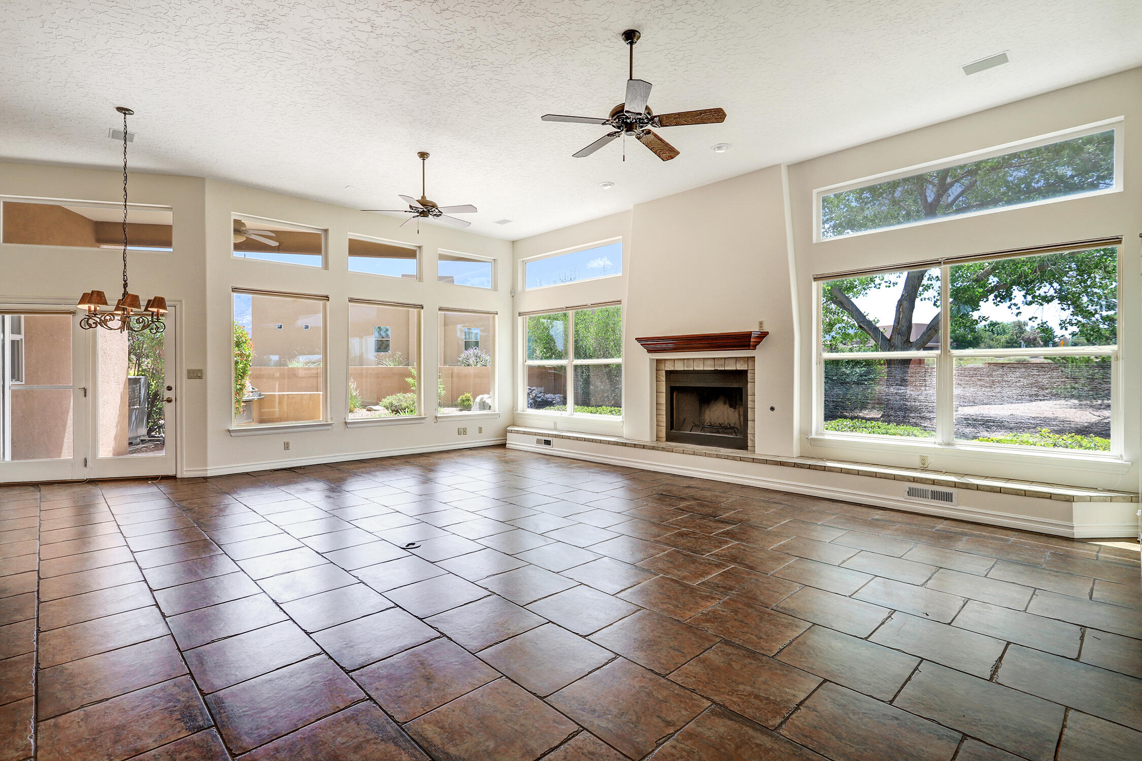 8300 SAN DIEGO Avenue NE