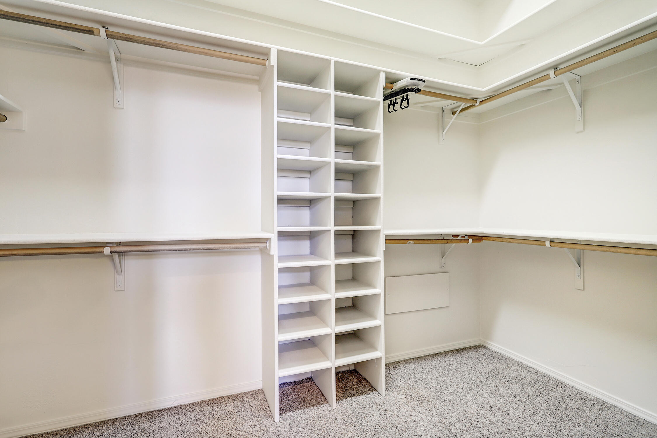 8300 SAN DIEGO Avenue NE