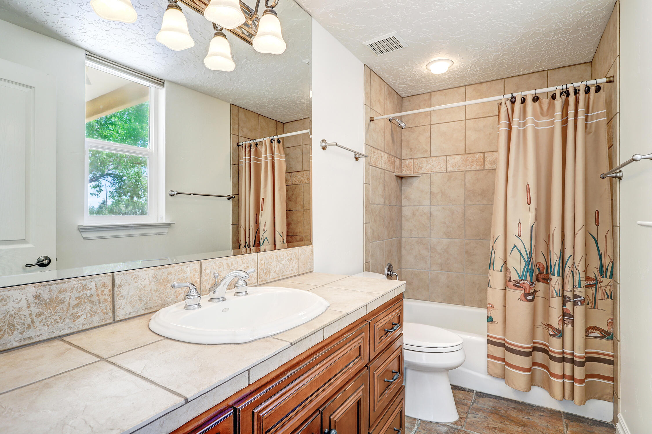 8300 SAN DIEGO Avenue NE