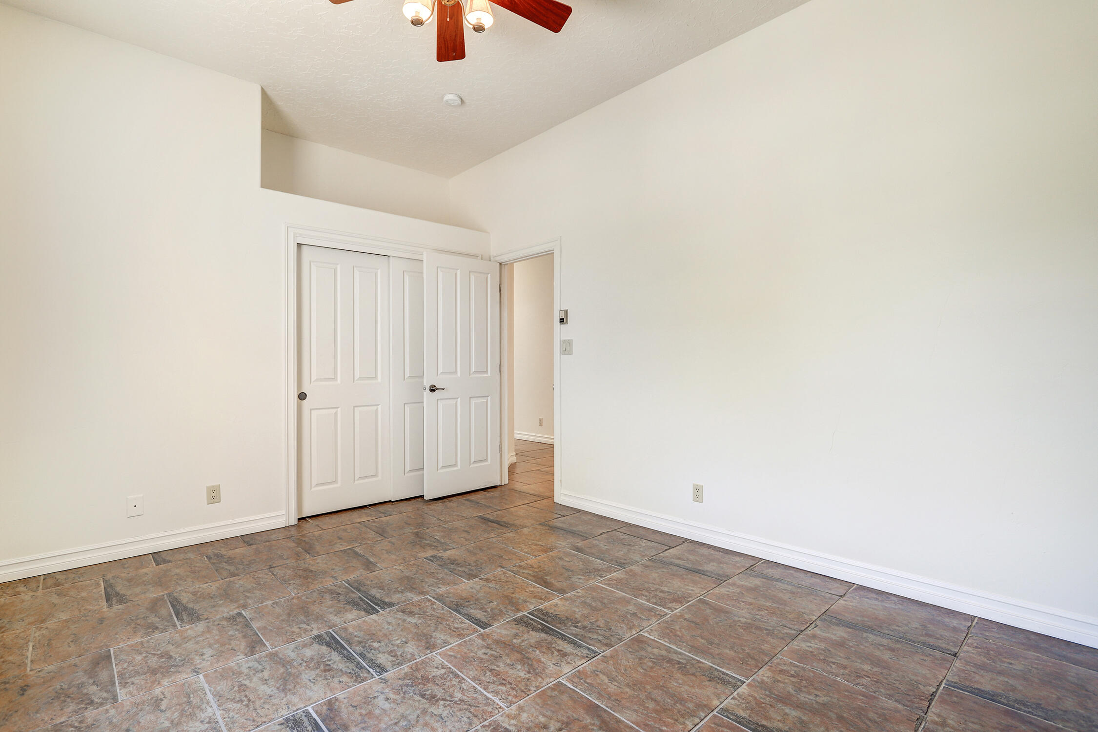 8300 SAN DIEGO Avenue NE