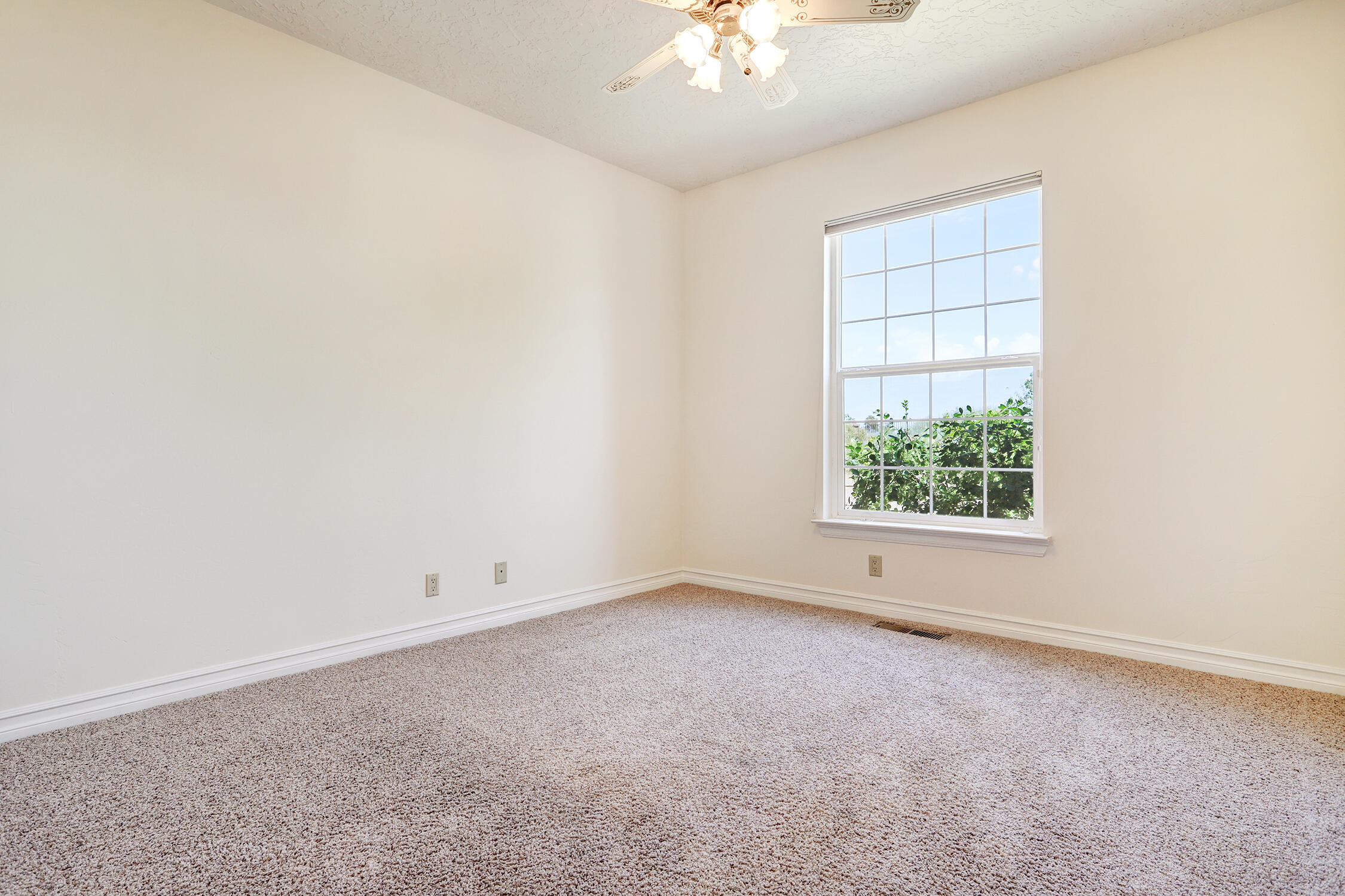 8300 SAN DIEGO Avenue NE