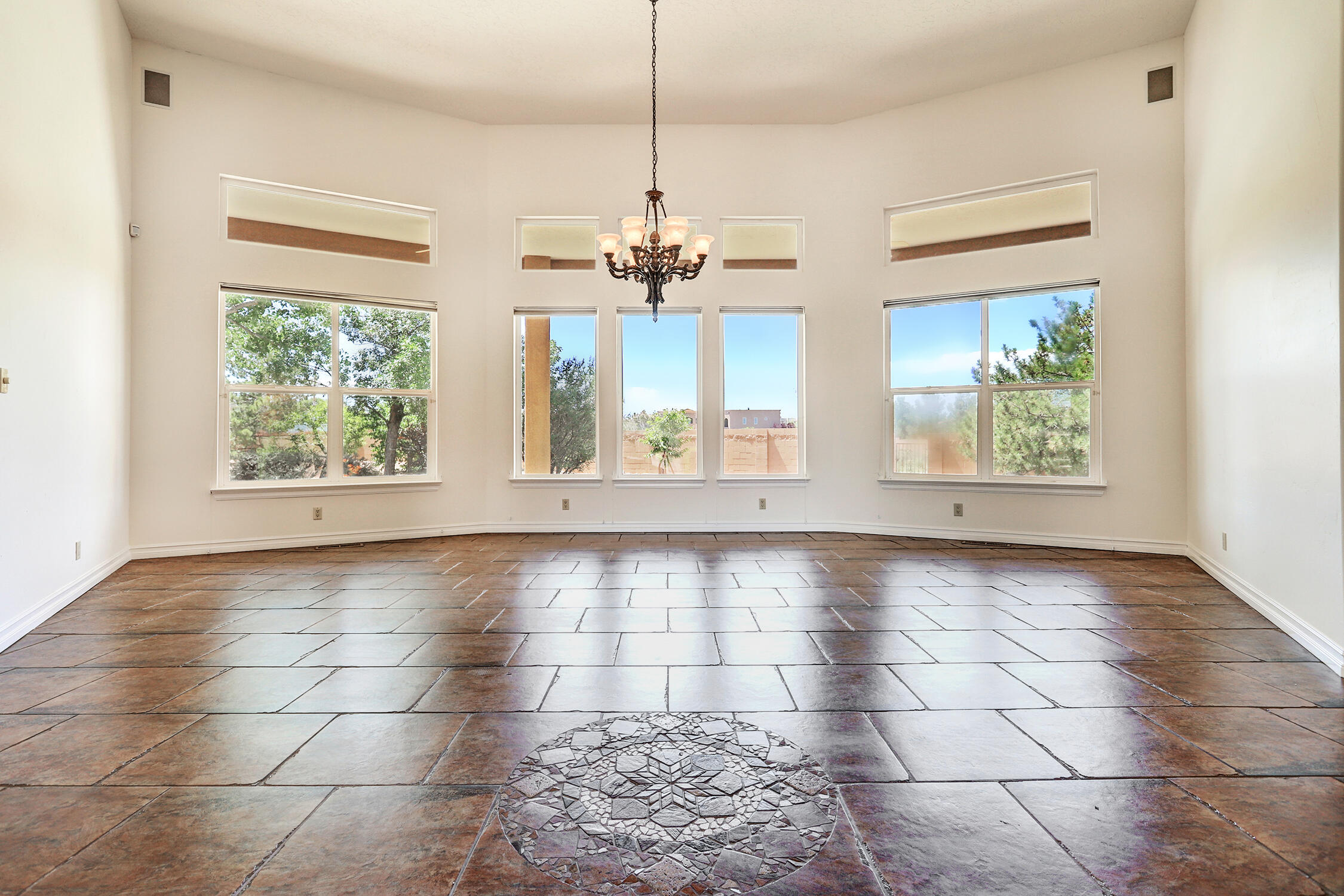 8300 SAN DIEGO Avenue NE