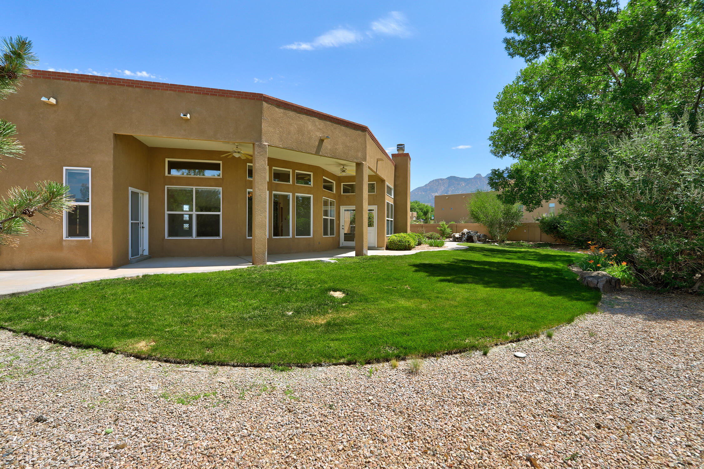 8300 SAN DIEGO Avenue NE