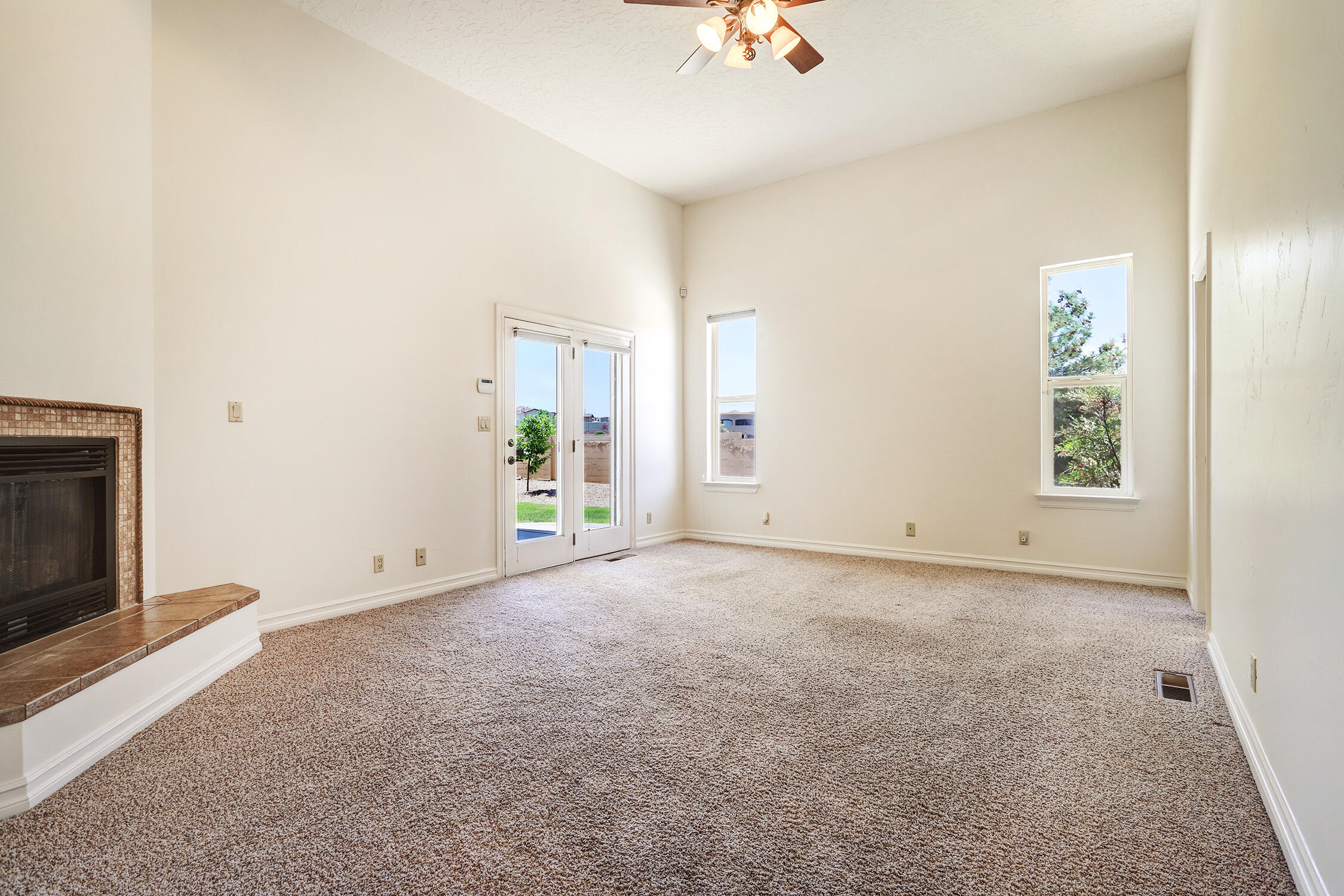 8300 SAN DIEGO Avenue NE