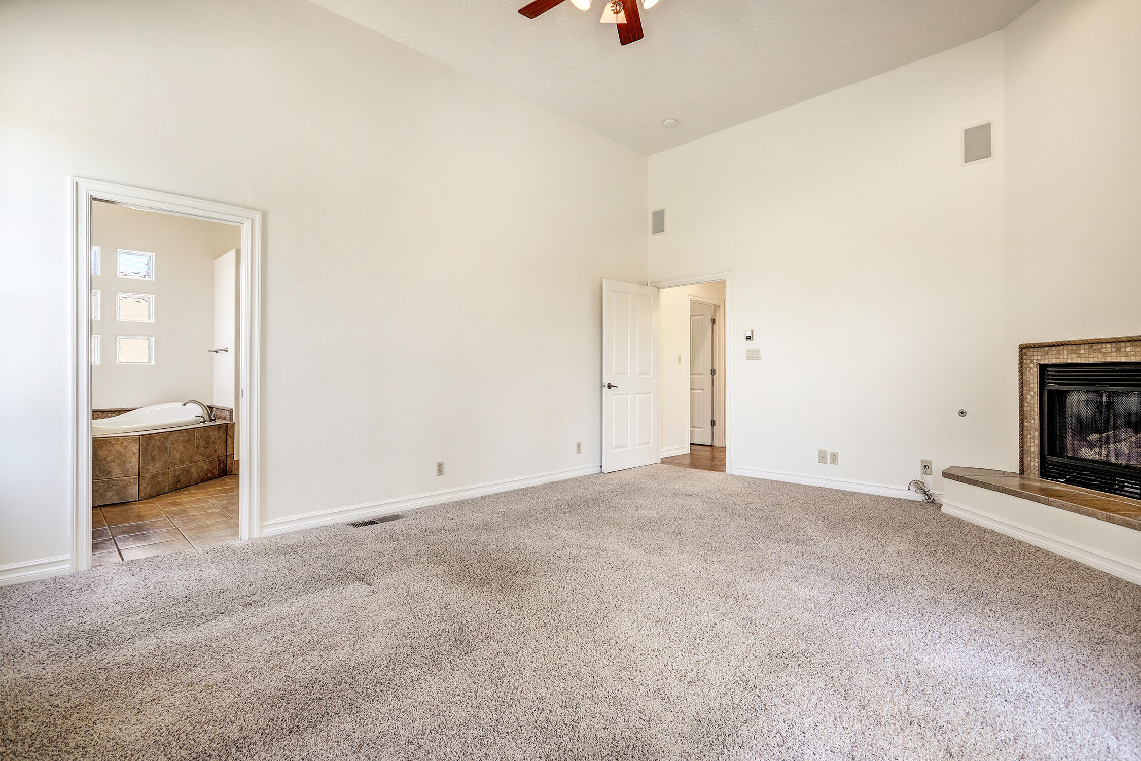 8300 SAN DIEGO Avenue NE