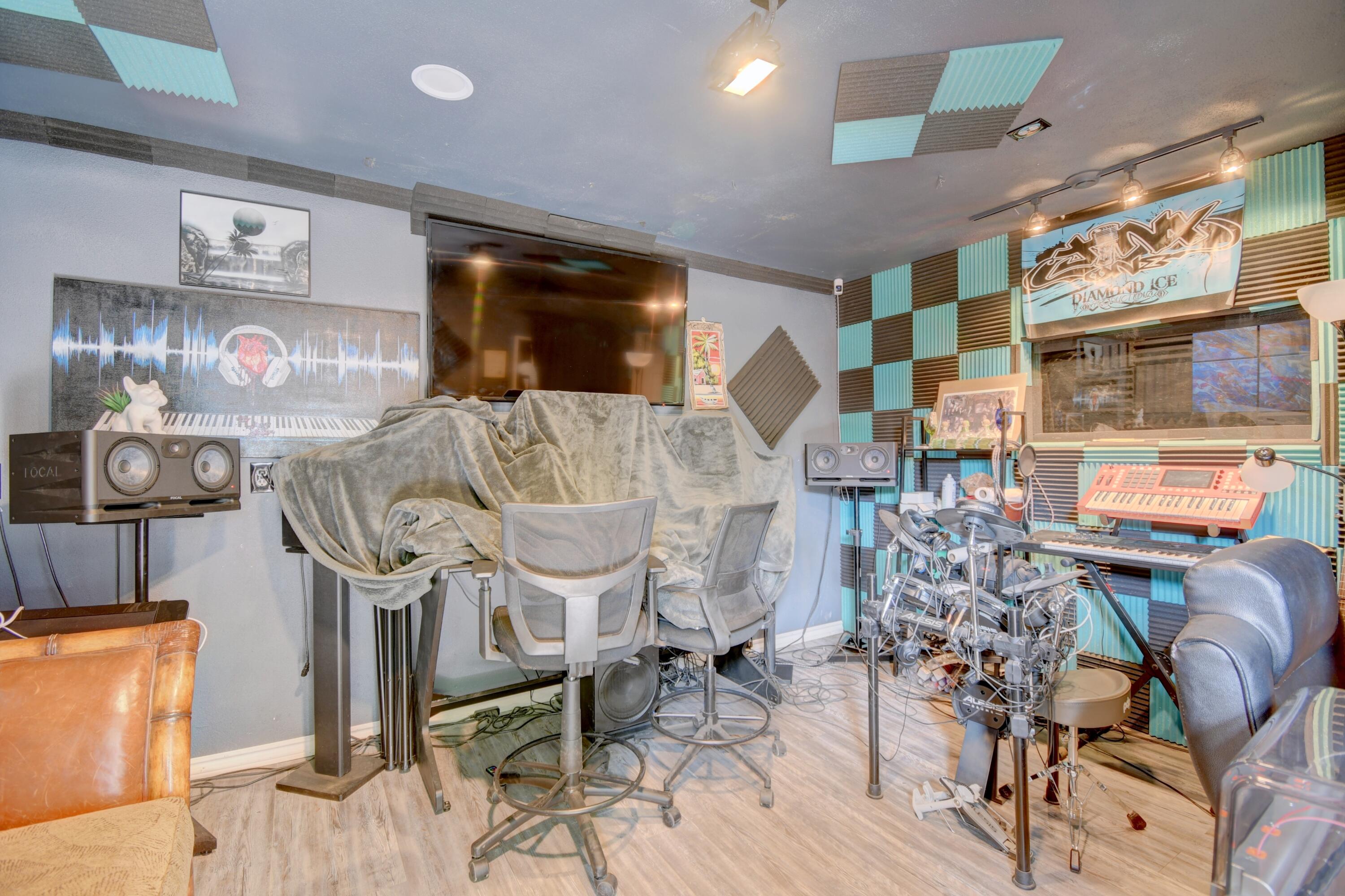 1020 BETTS Street NE