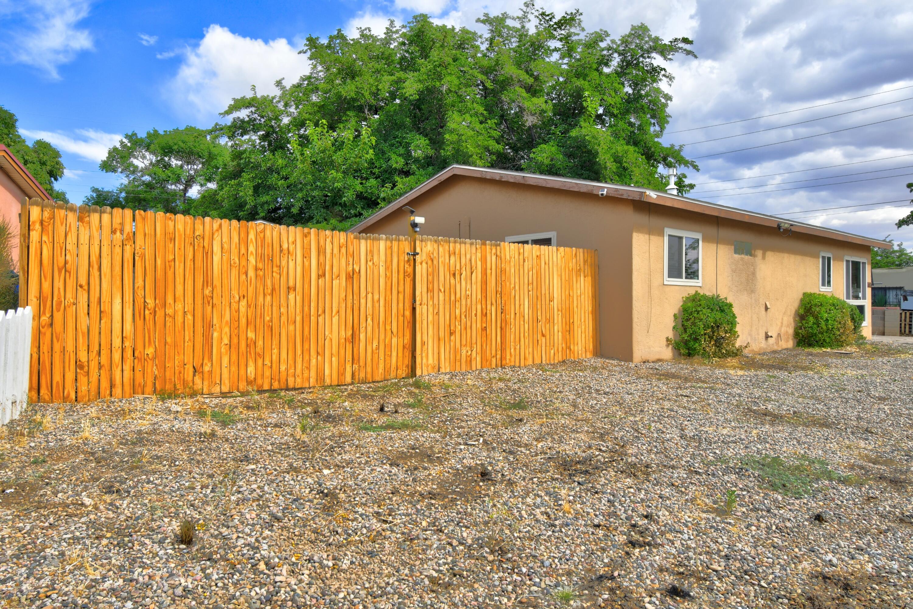 1020 BETTS Street NE