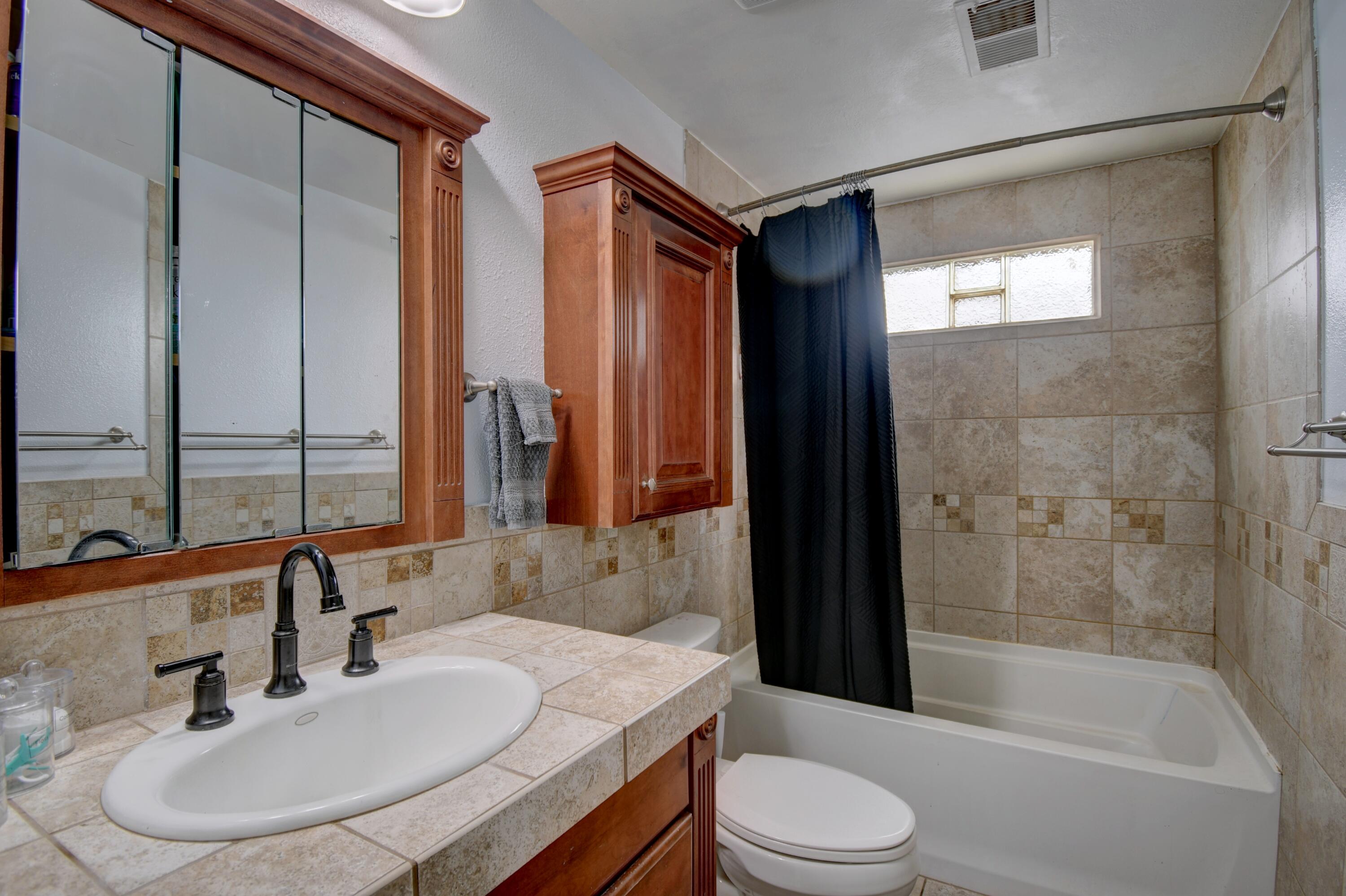 1020 BETTS Street NE