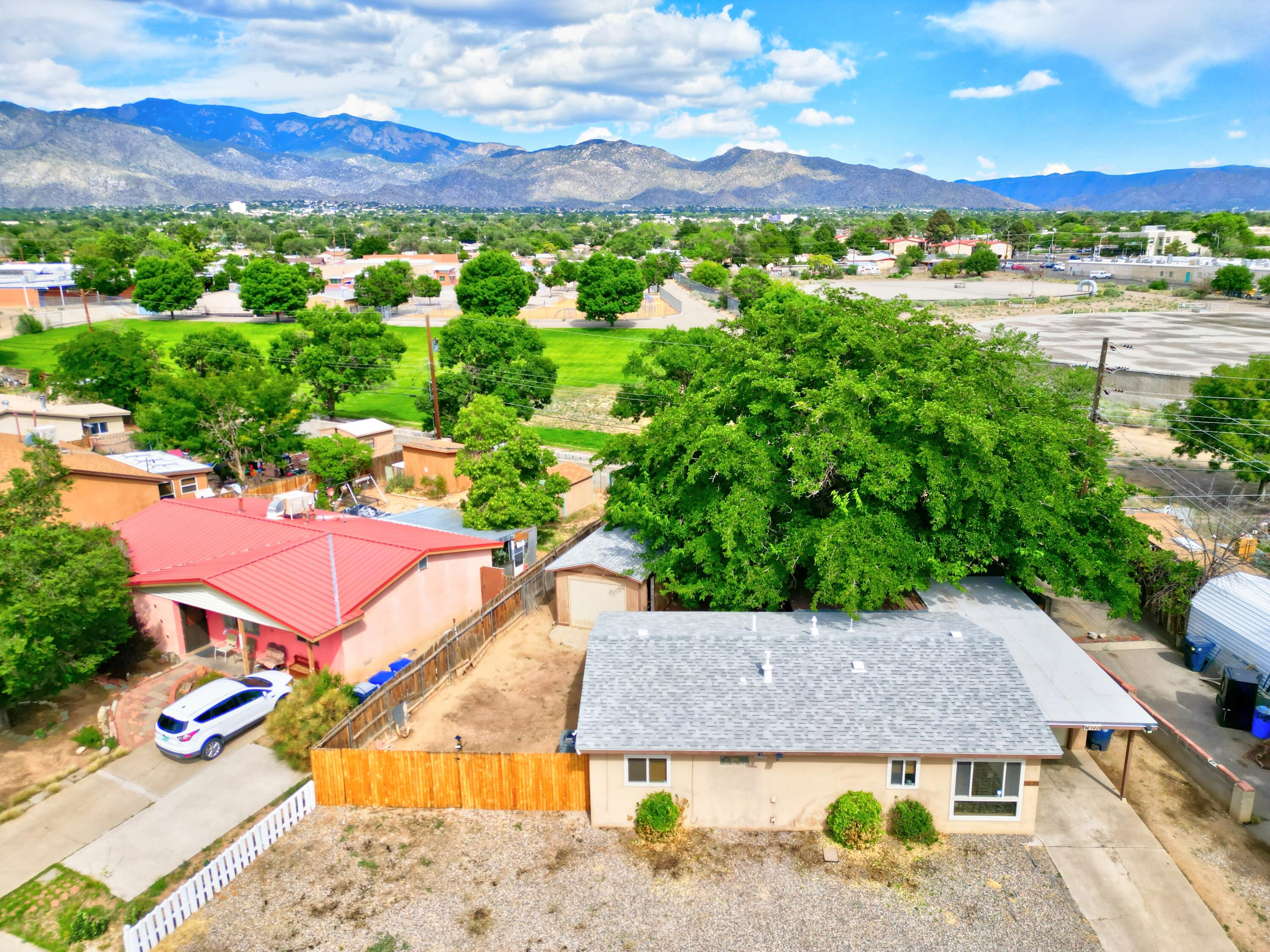 1020 BETTS Street NE