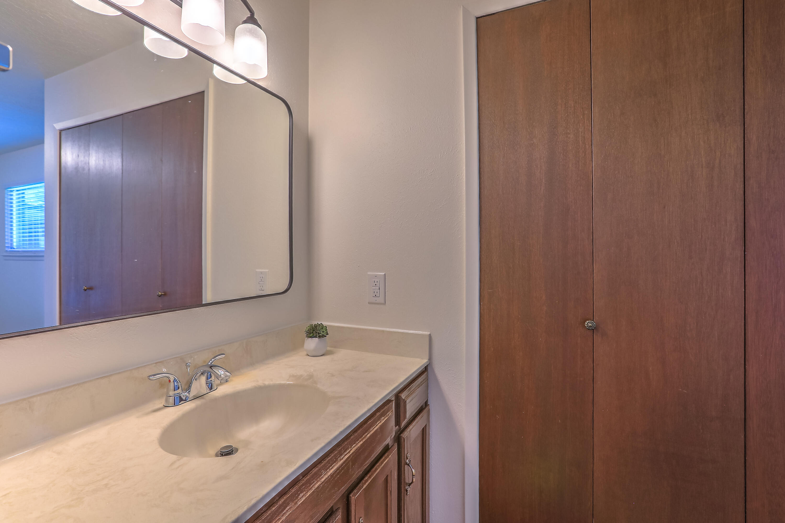 7215 LOMA DEL NORTE Road NE