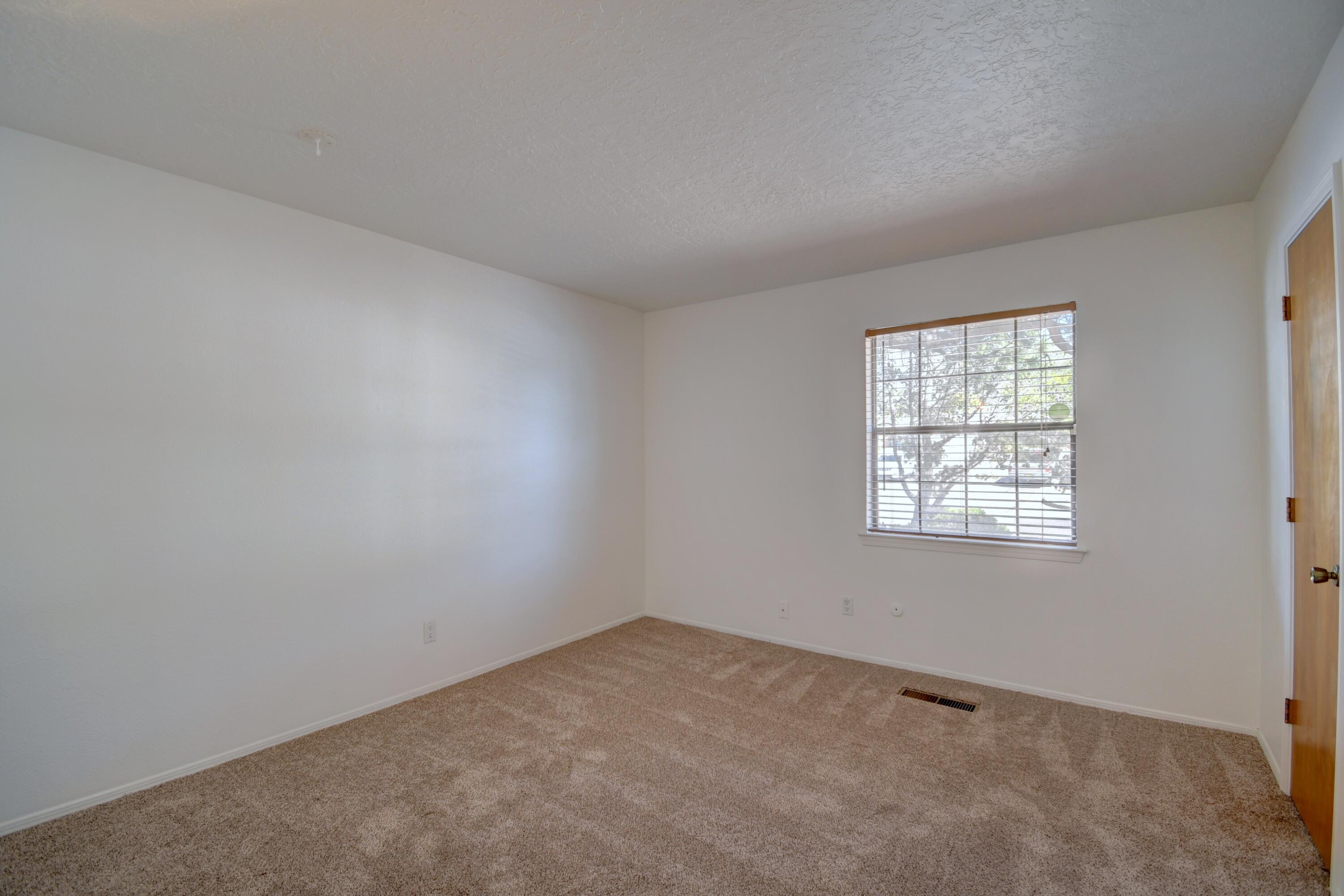 1221 PARSONS Street NE