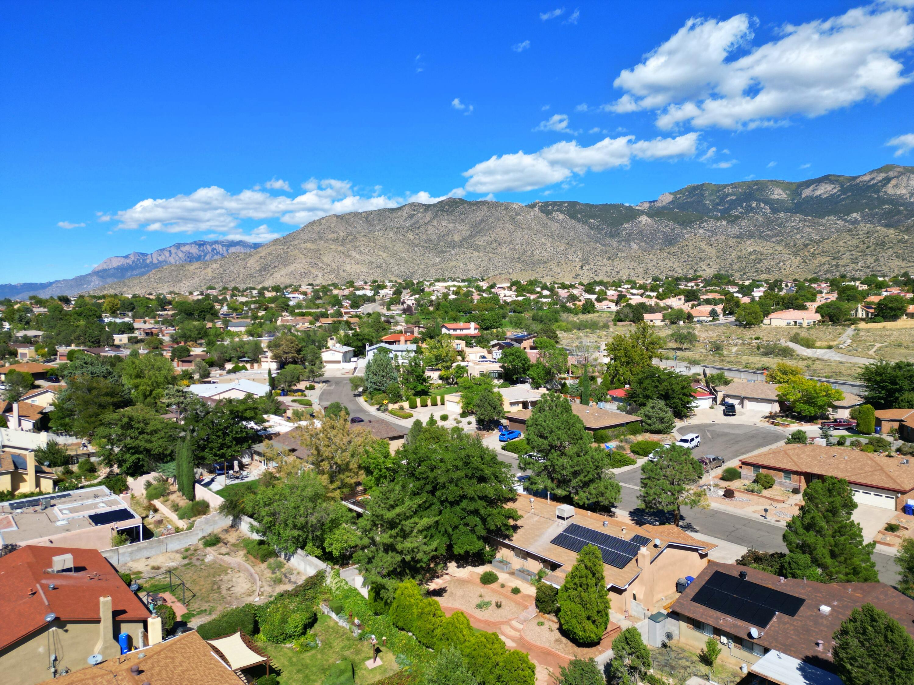 1221 PARSONS Street NE