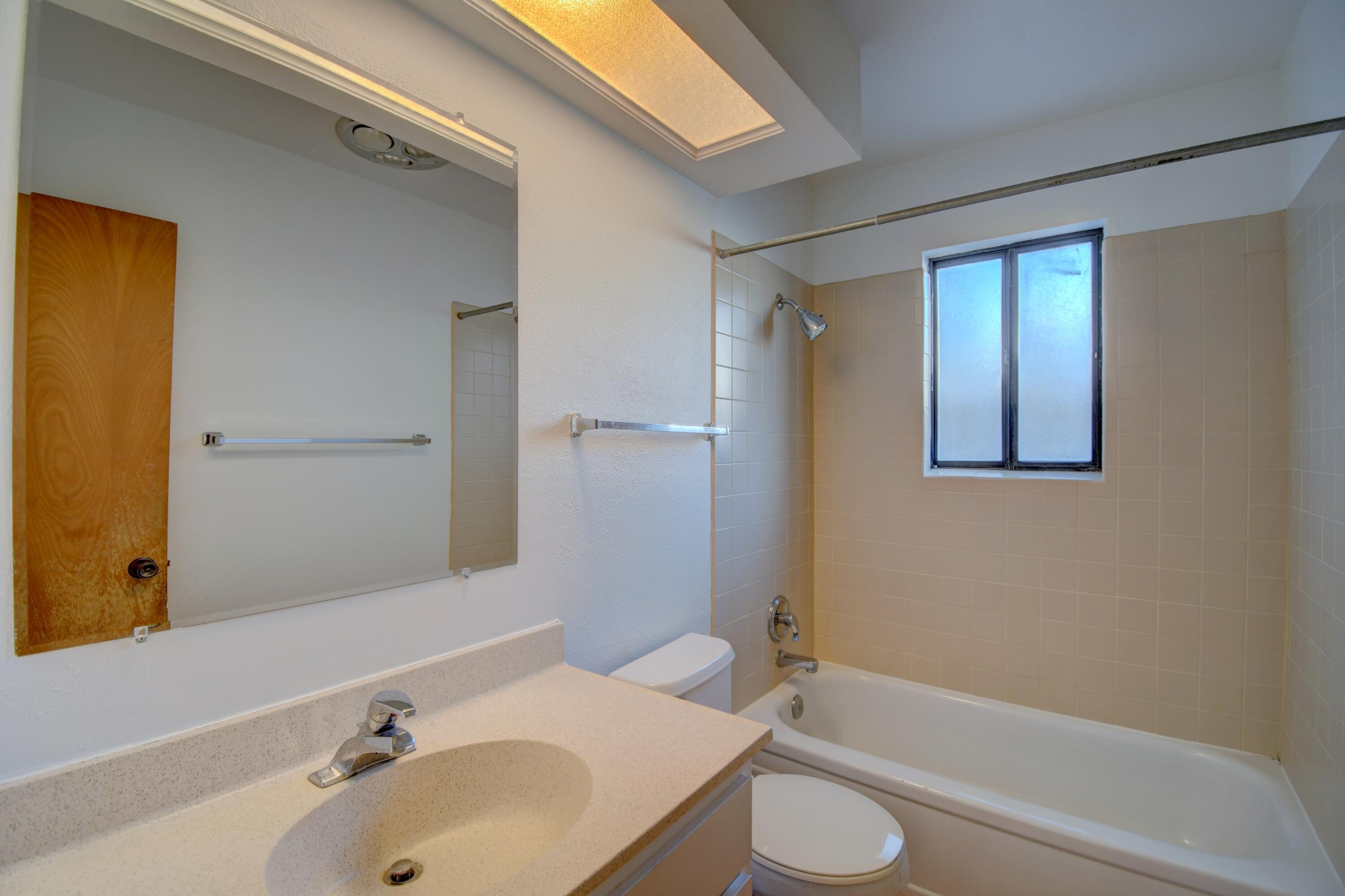 1221 PARSONS Street NE