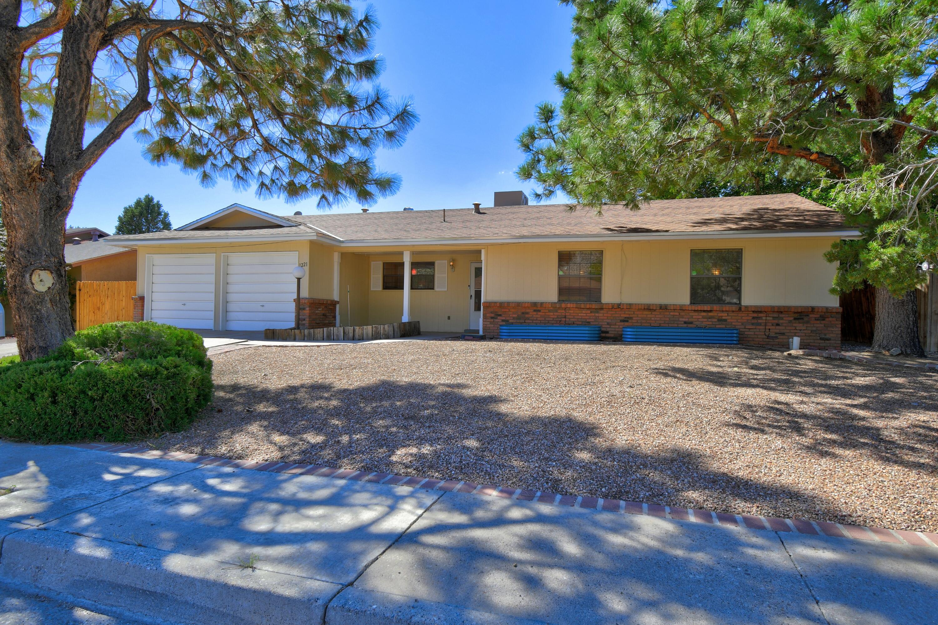 1221 PARSONS Street NE