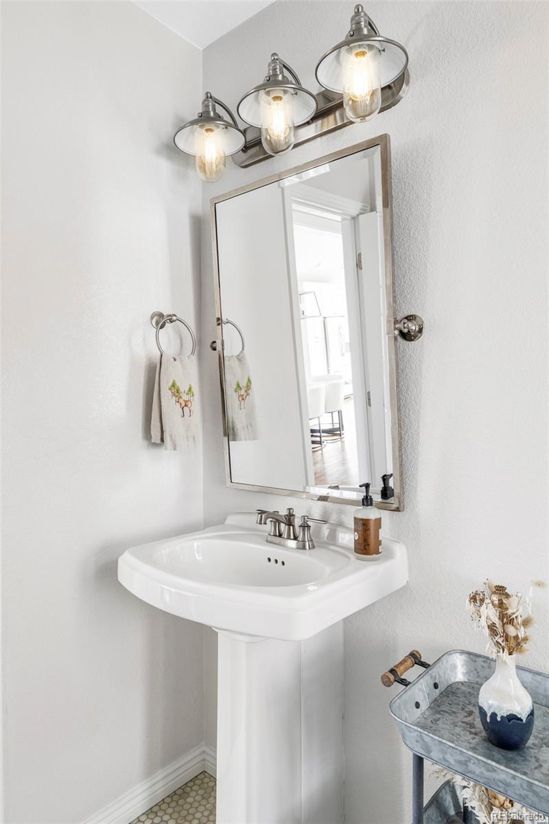 3450 W Hayward Place