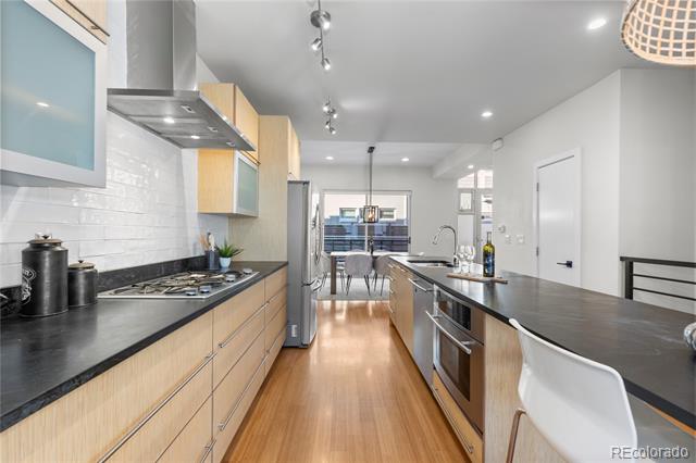1822 W 33rd Avenue Unit: 103