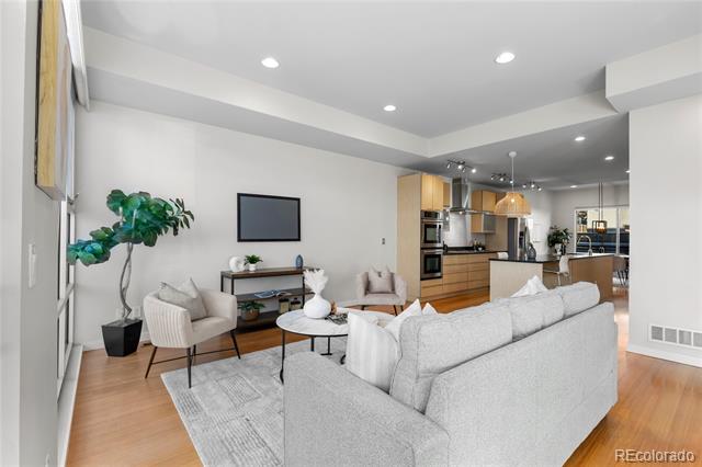 1822 W 33rd Avenue Unit: 103